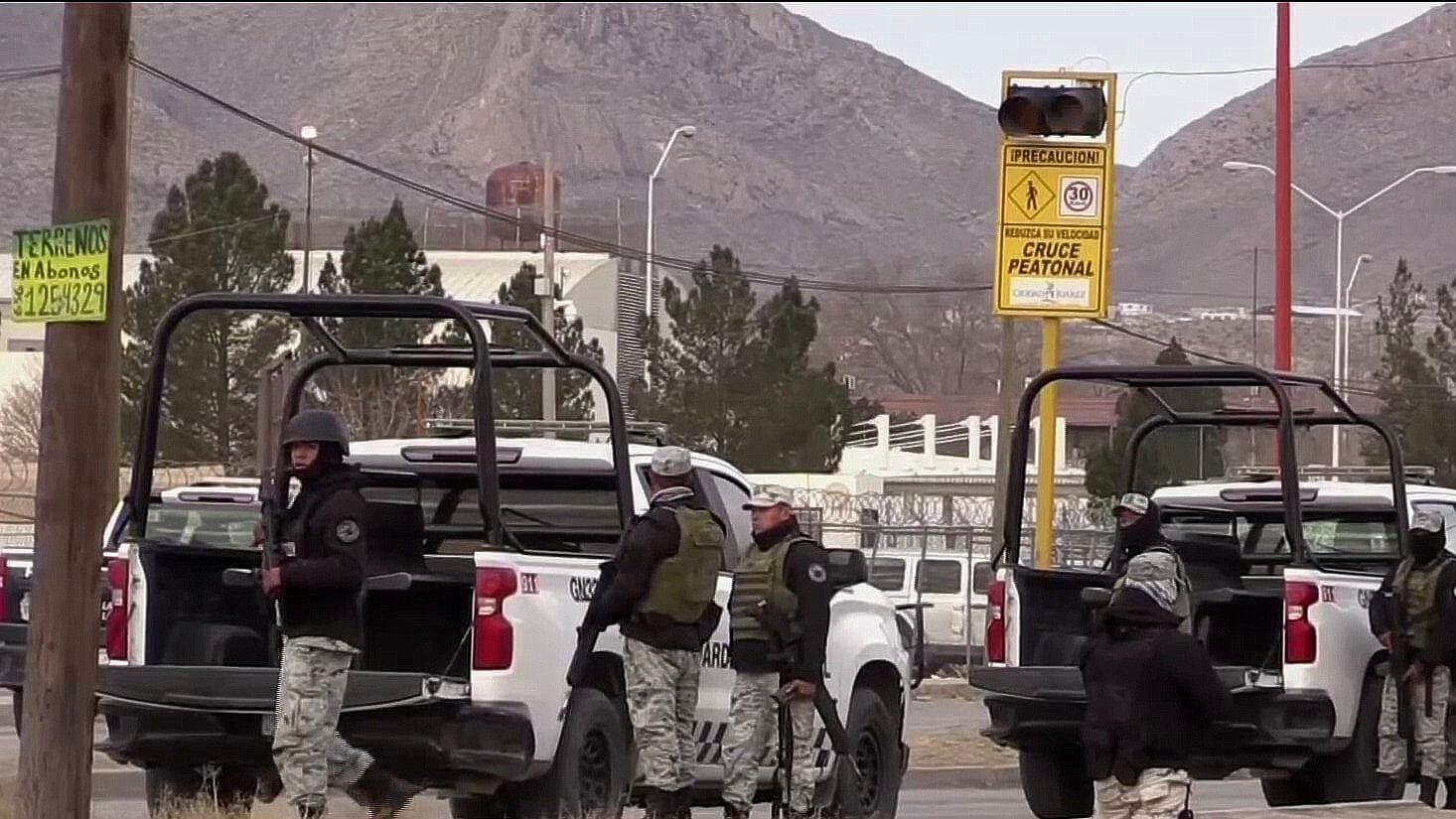 Militares y Policías Frente Semefo Donde Está "El Neto"