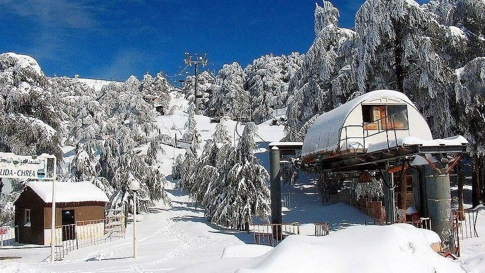 La Montañas de la Capital de Argelia se Tiñen de Blanco