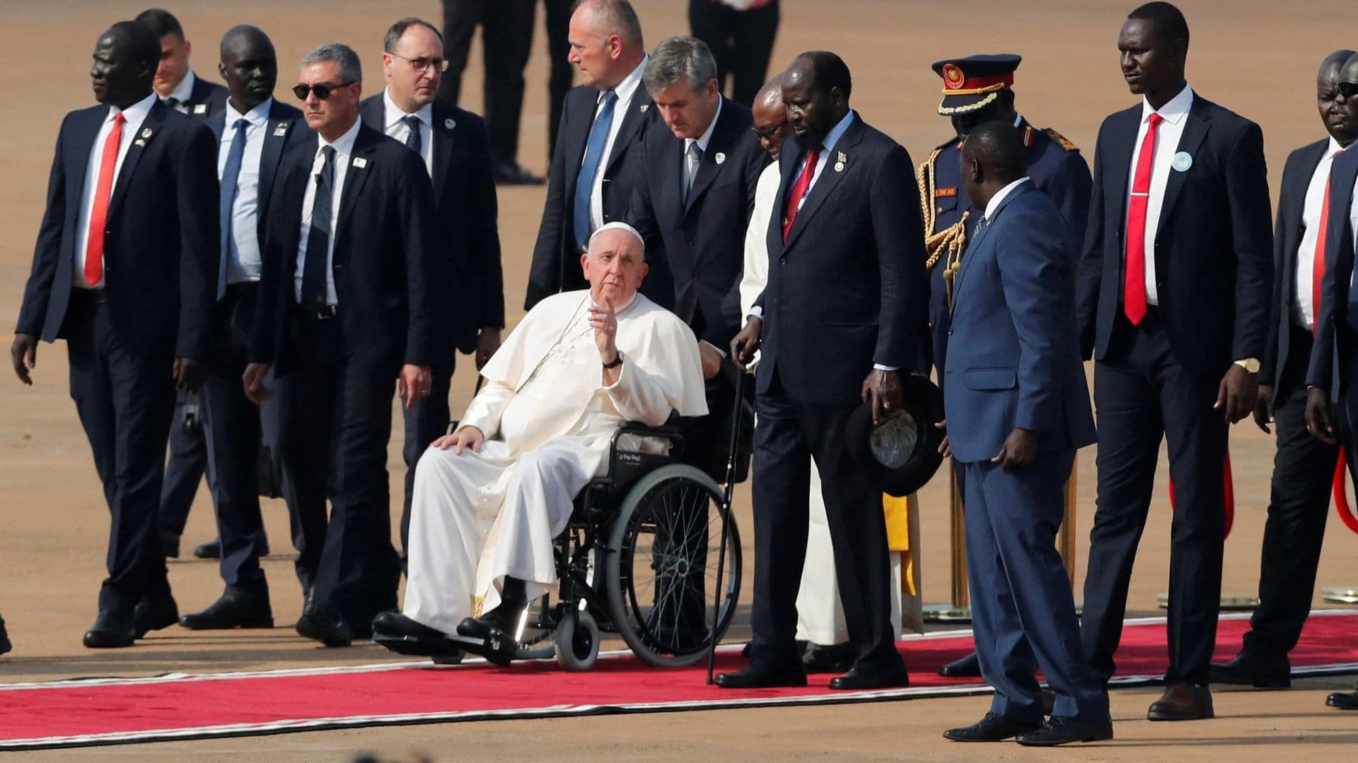 Papa Francisco Arriba a Sudán del Sur; Arranca Gira por África