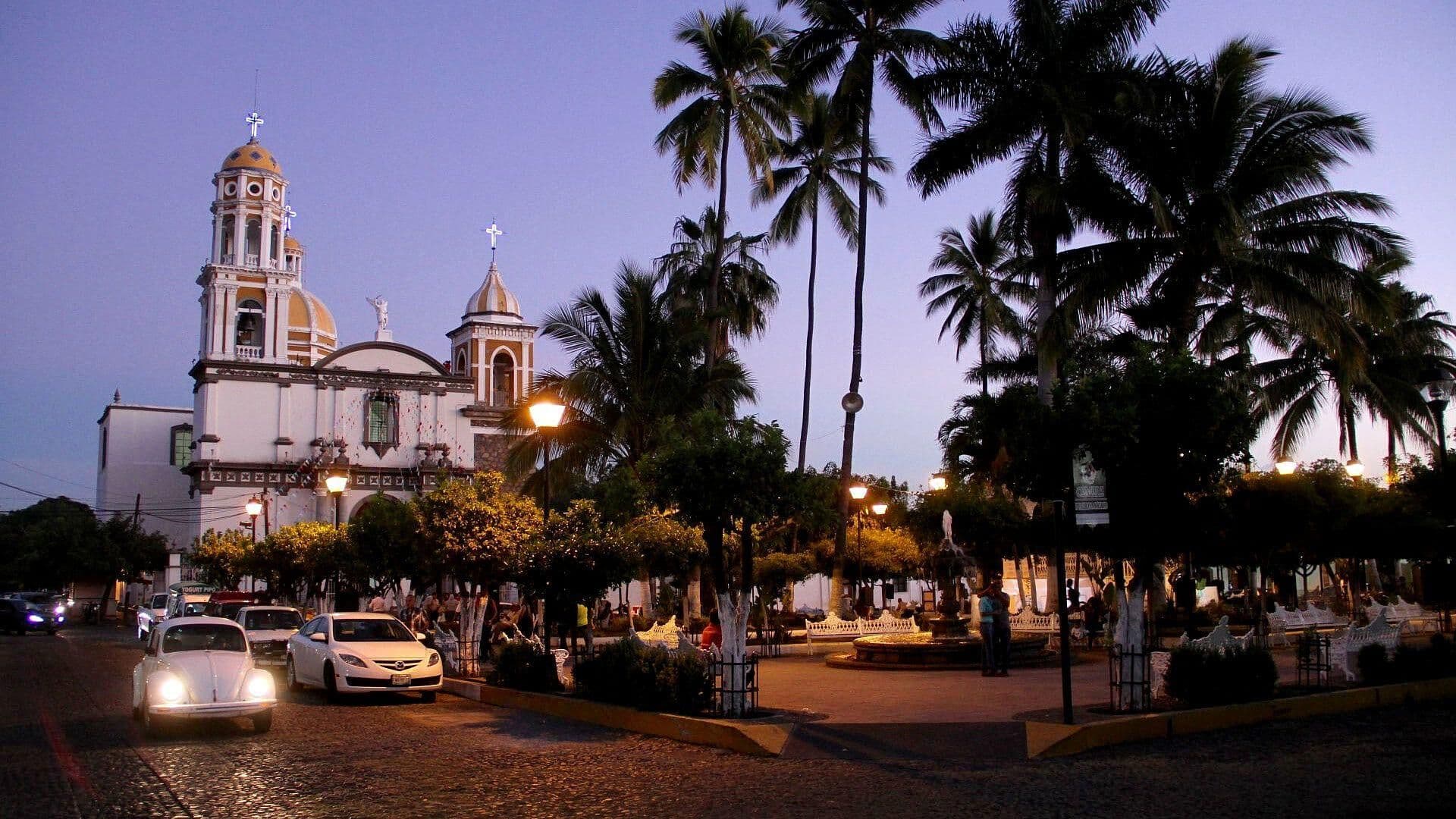 Colima: Visitantes Disfrutan Atractivos Turísticos en Comala