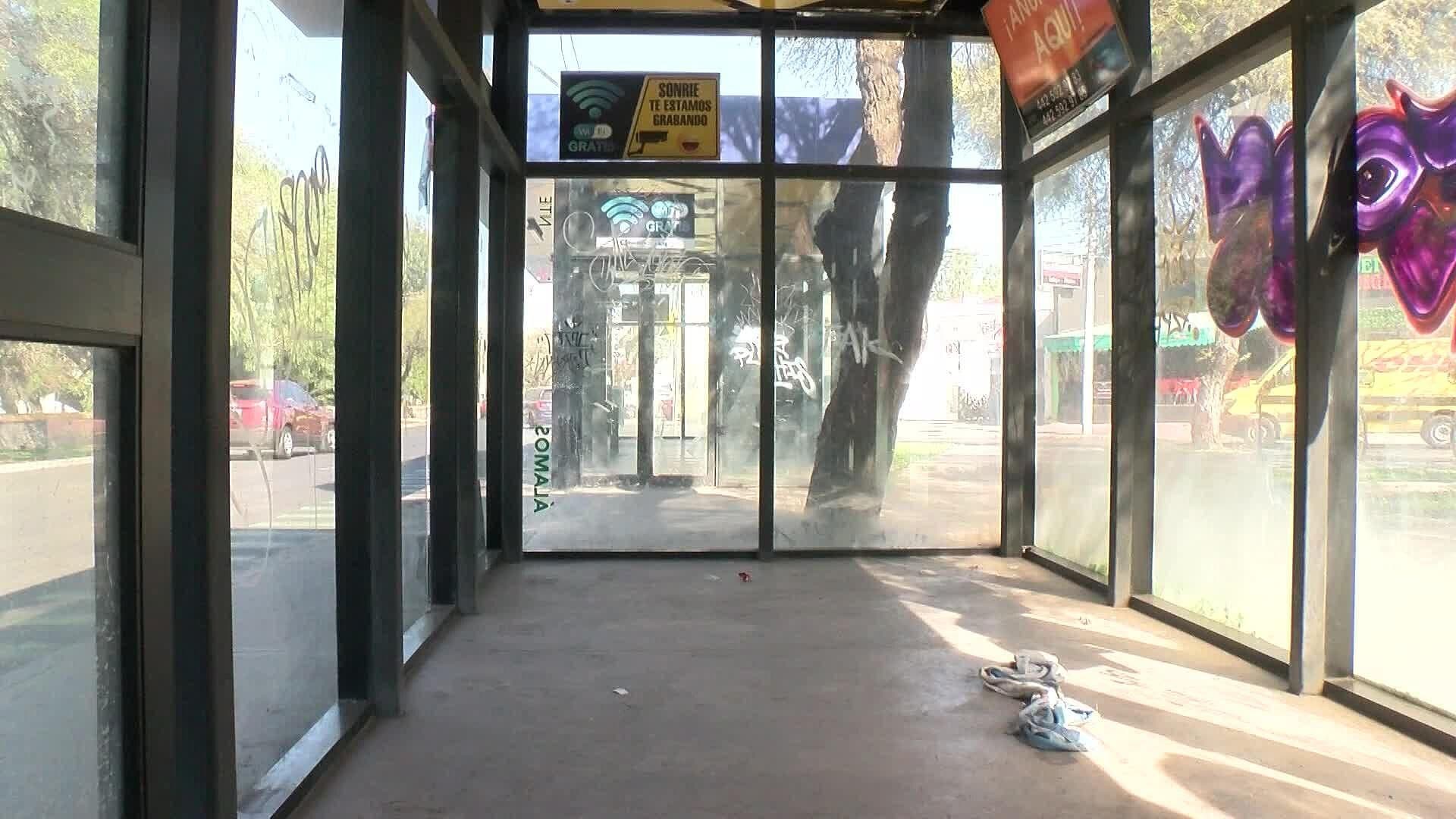 Paradas Tipo Dubai Con Cristales Rotos Y Sucias