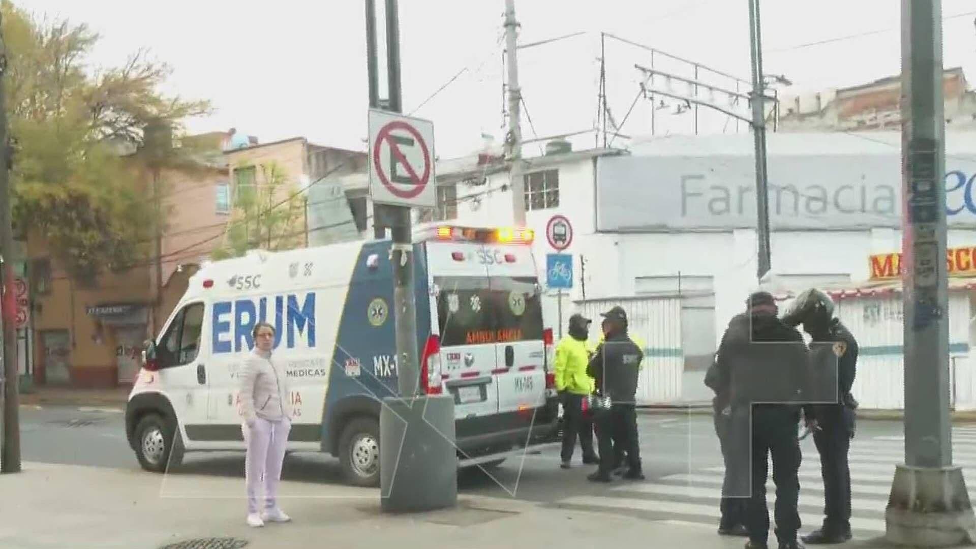 Embisten a Policía en una Motocicleta en Eje Central Lázaro Cárdenas