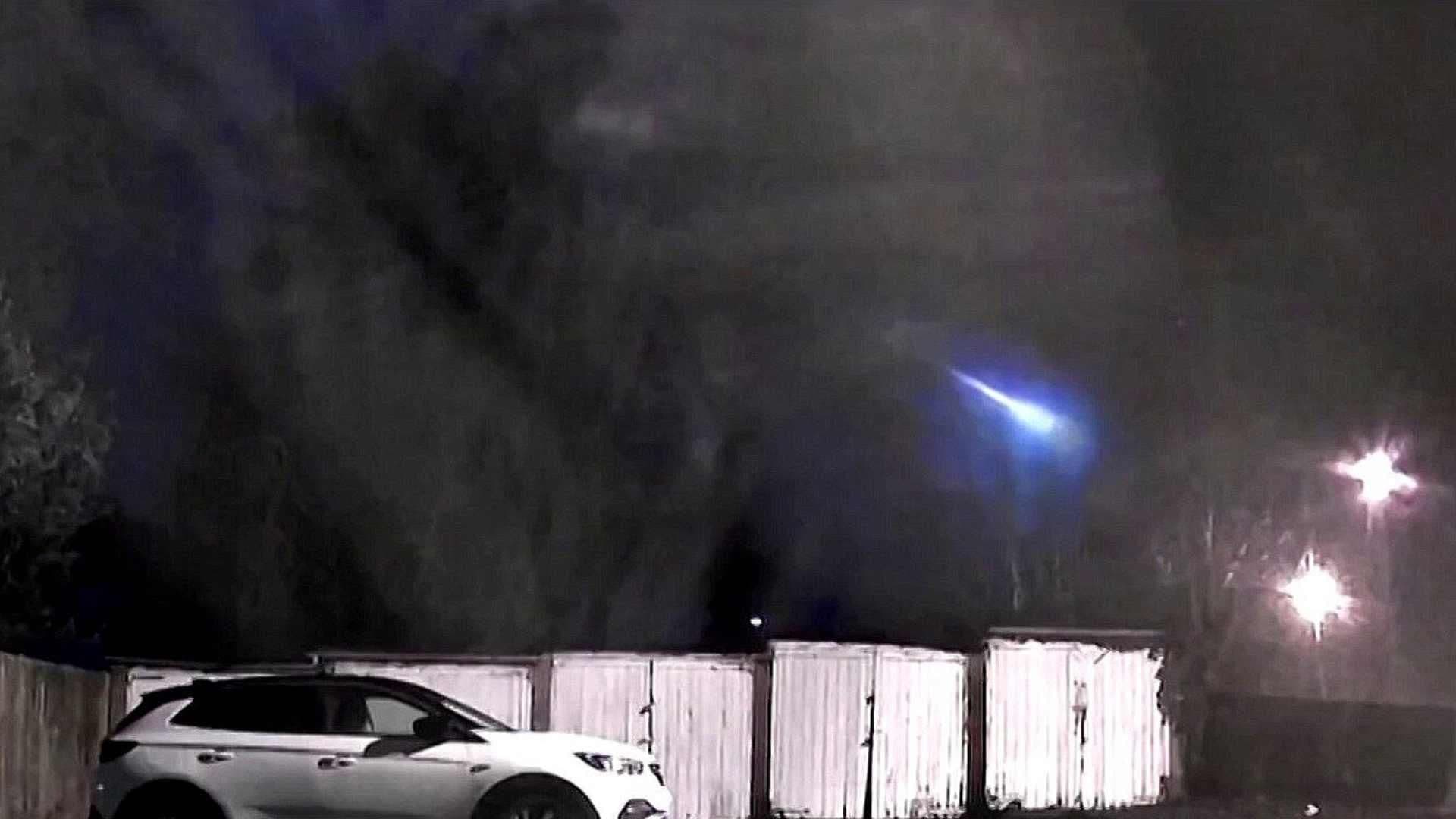 Captan Meteoro que Ilumina los Cielos en Birmingham, Inglaterra