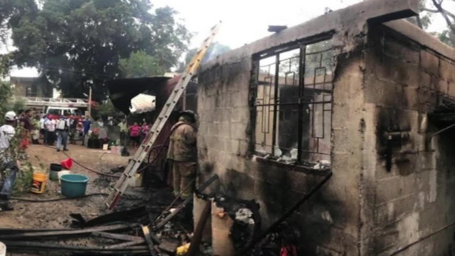 Se Quema Casa en Pánuco y se Reporta Como Perdida Total