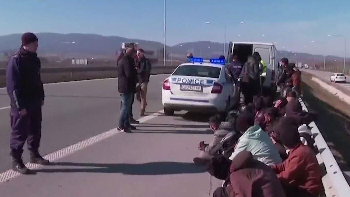 Detienen Camión con Migrantes en Bulgaria