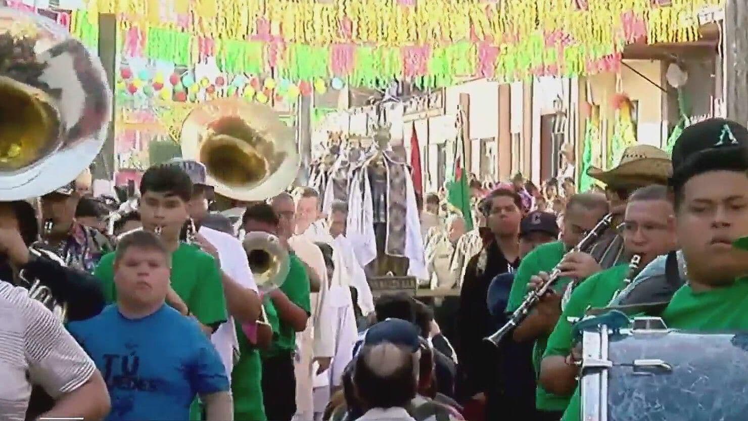 Pasean a Los Santos Reyes Magos de Cajititlán en su Último Día de Festejos