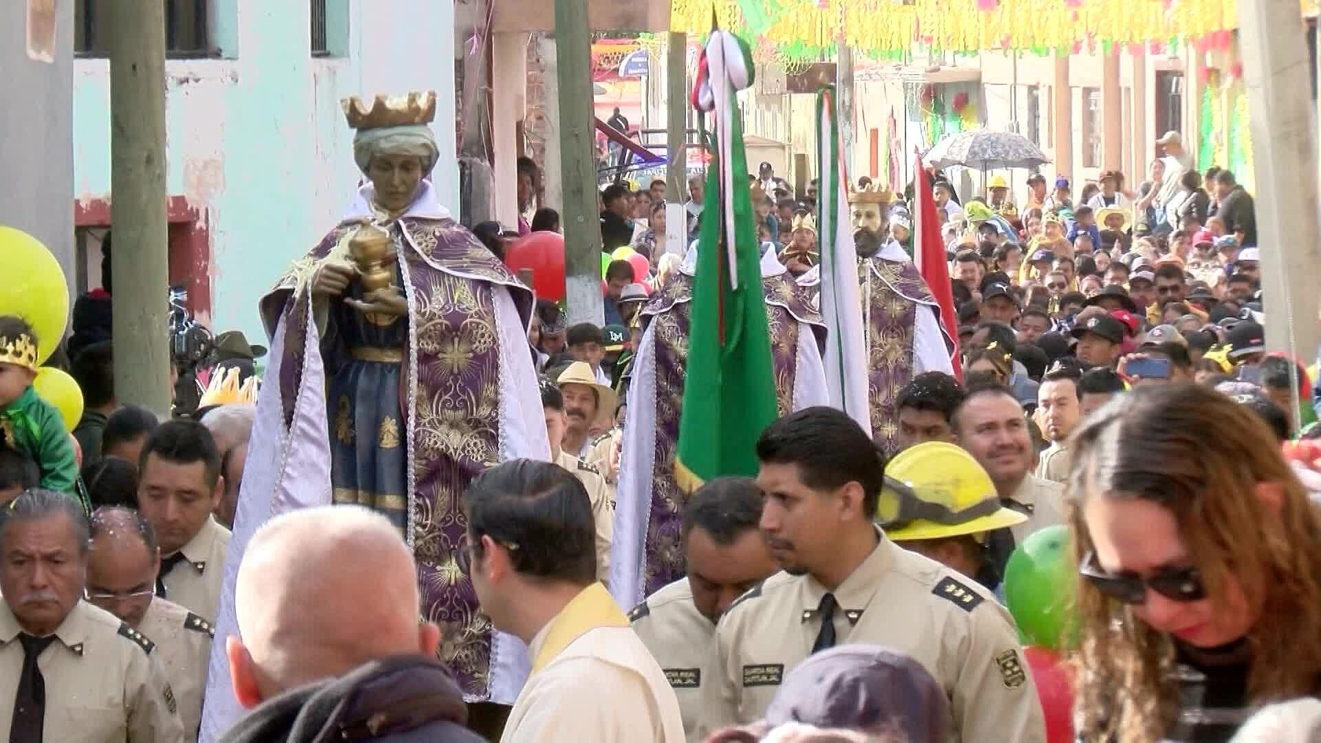 Fieles Agradecen por Milagros en Cajititlán Durante las Celebraciones en Honor a los Reyes Magos