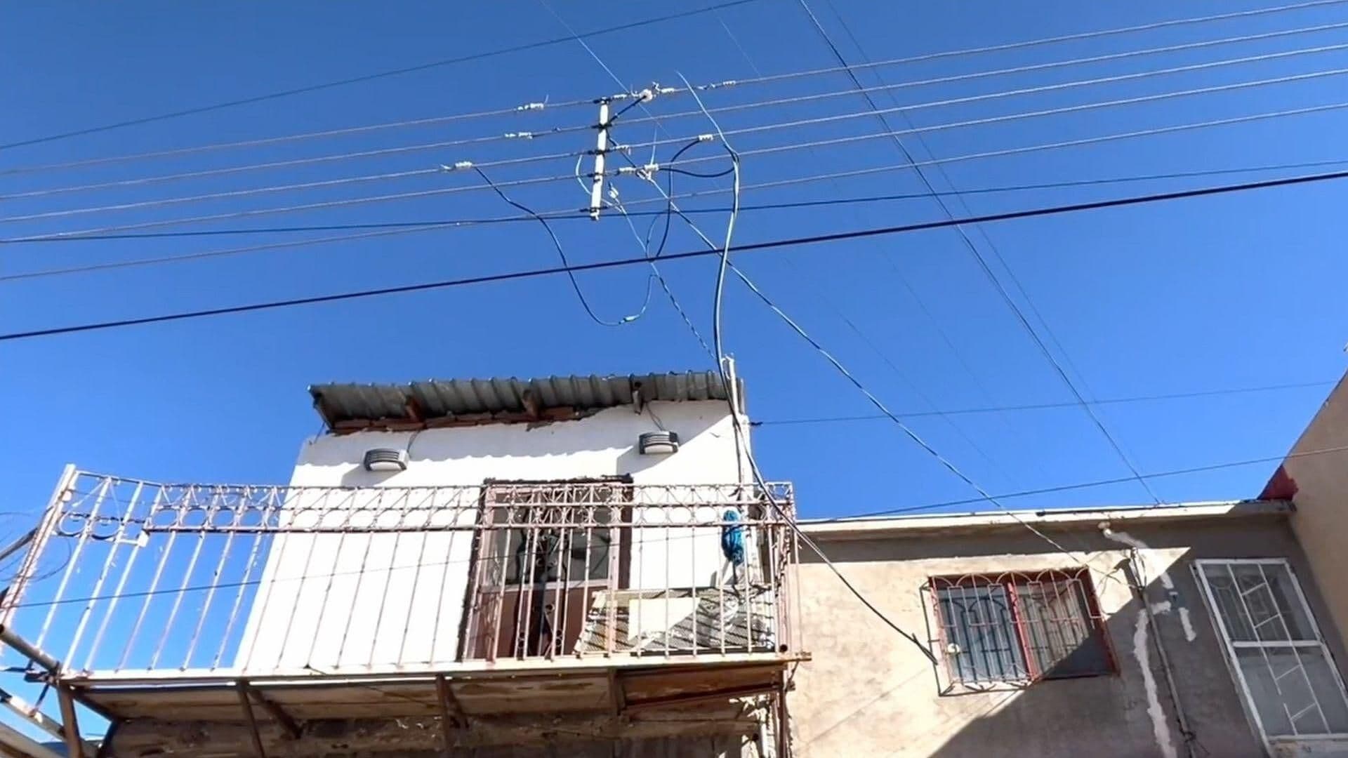 Reportan Cables Eléctricos Suelos en Colonia Emiliano Zapata