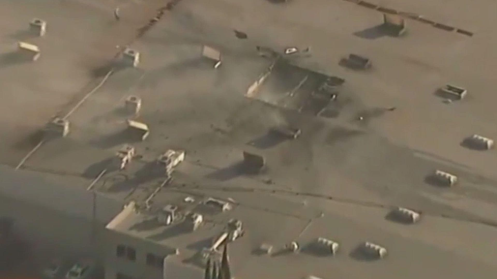 Avioneta se Estrella Contra Edificio y Provoca Incendio en Fullerton, California