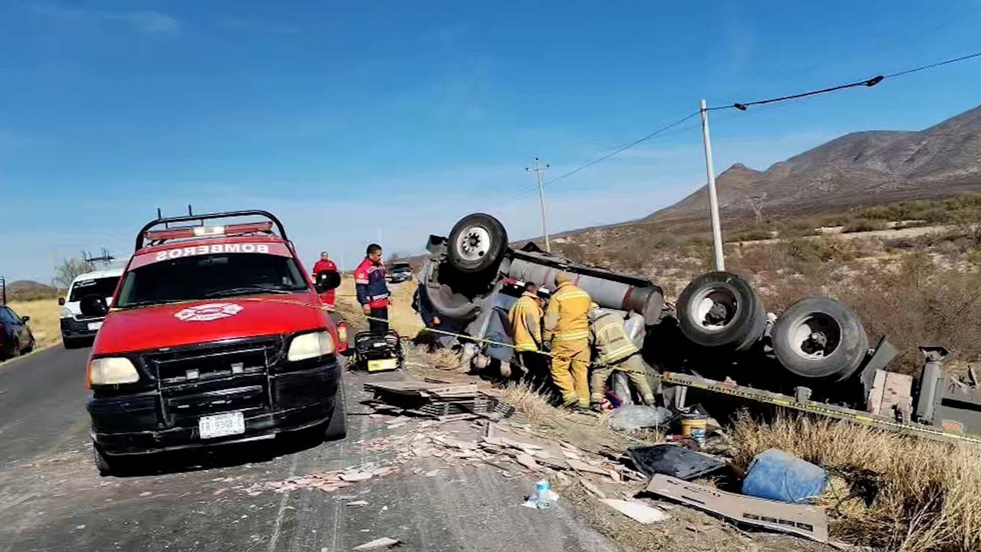 Joven Muere al Volcar Mientras Viajaba con su Padre en Carretera Cuencamé-Gomez Palacio