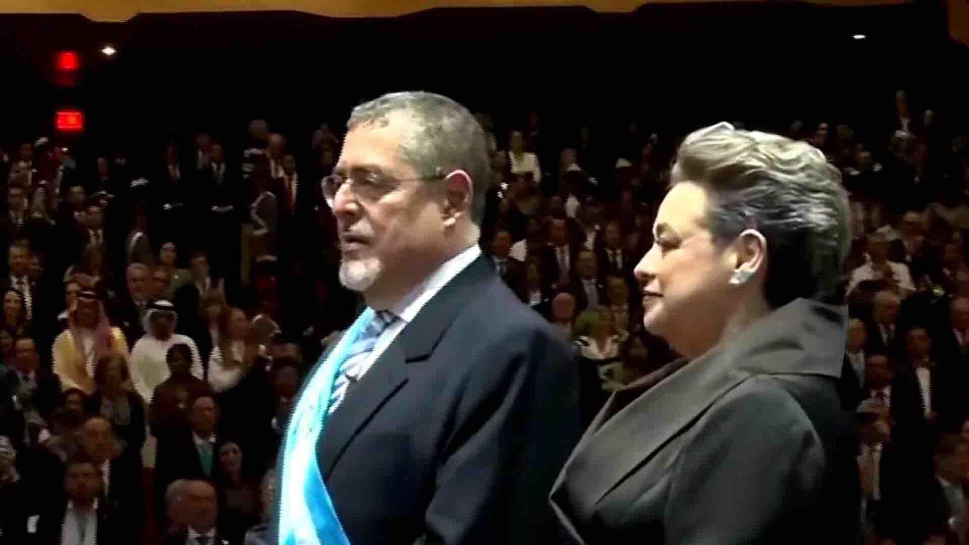 Tras Horas de Incertidumbre, Bernardo Arévalo Es Investido Presidente de Guatemala