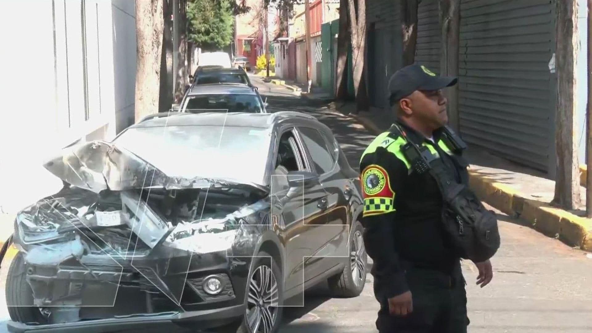 Bomberos Atienden Fuerte Choque de Dos Vehículos en Barranca del Muerto, CDMX