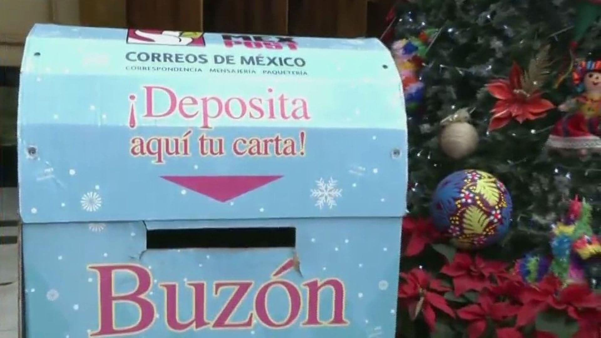 Familias Hacen Filas afuera del Palacio Postal de CDMX para Mandar Cartas a Reyes Magos