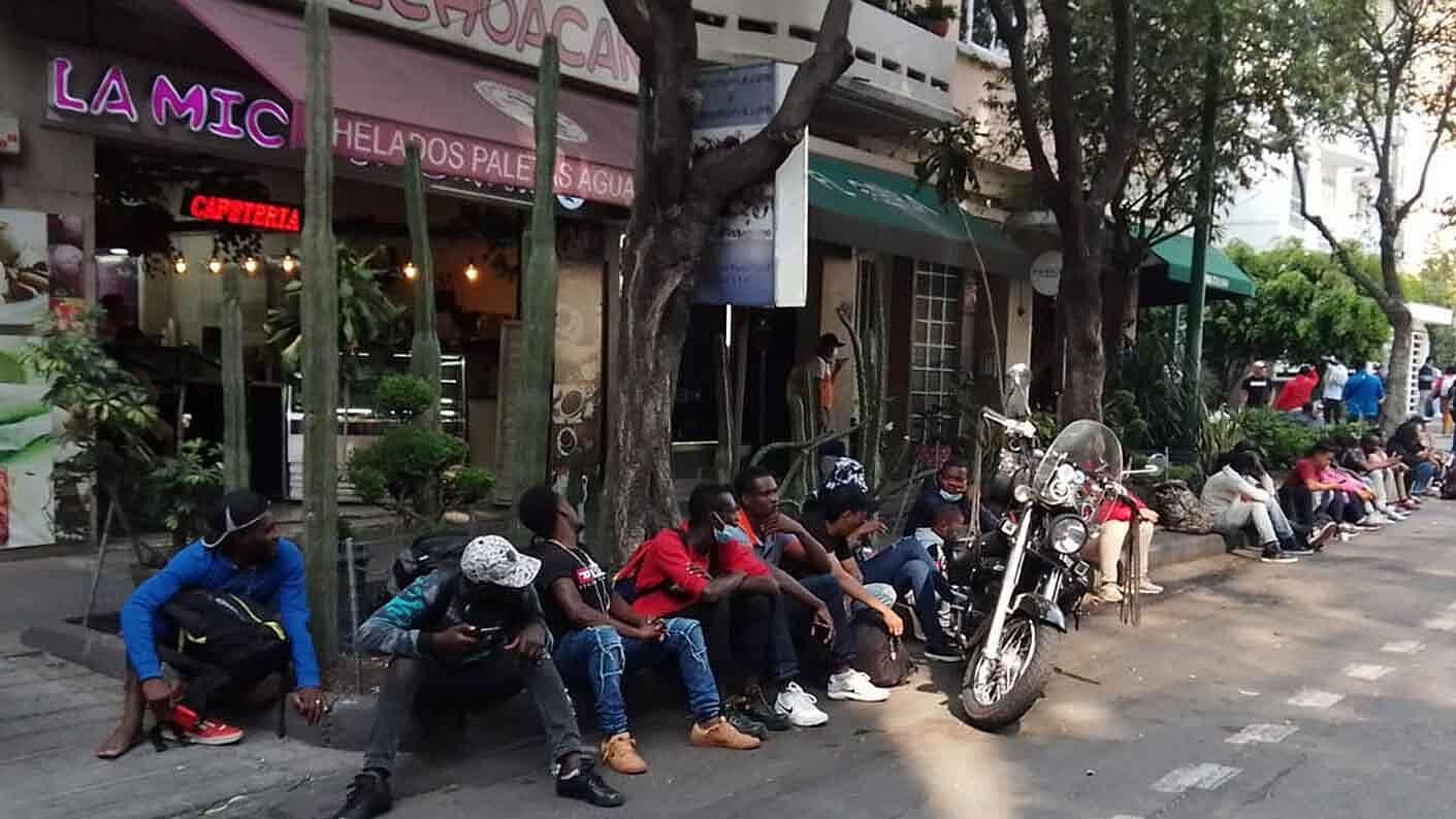Así Saturan Migrantes la Comar; Exigen Visa Humanitaria