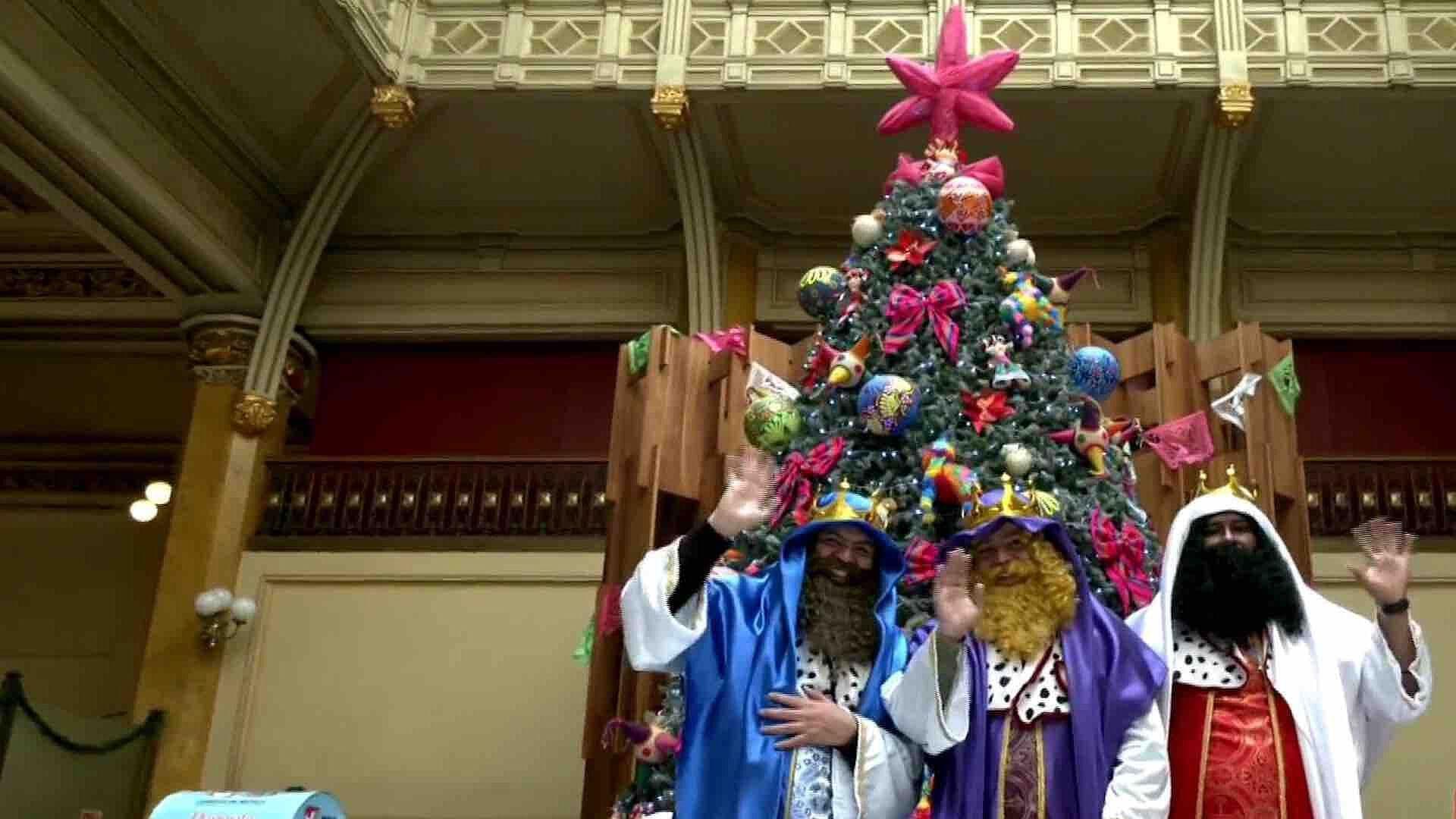 Niños Piden Regalos a los Reyes Magos en el Palacio Postal de la Ciudad de México