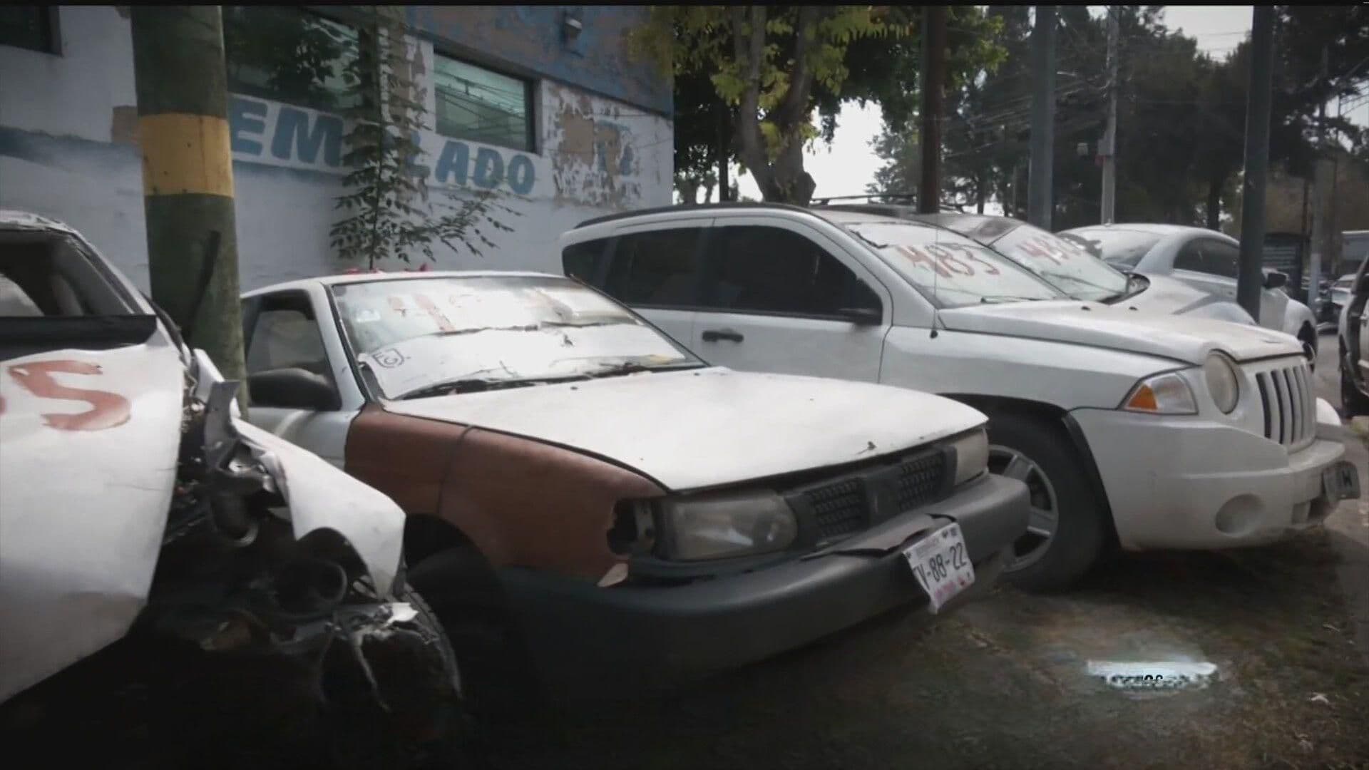 "Todo Está Mal": Av. Congreso de la Unión se Convierte en Depósito de Autos Abandonados, en CDMX