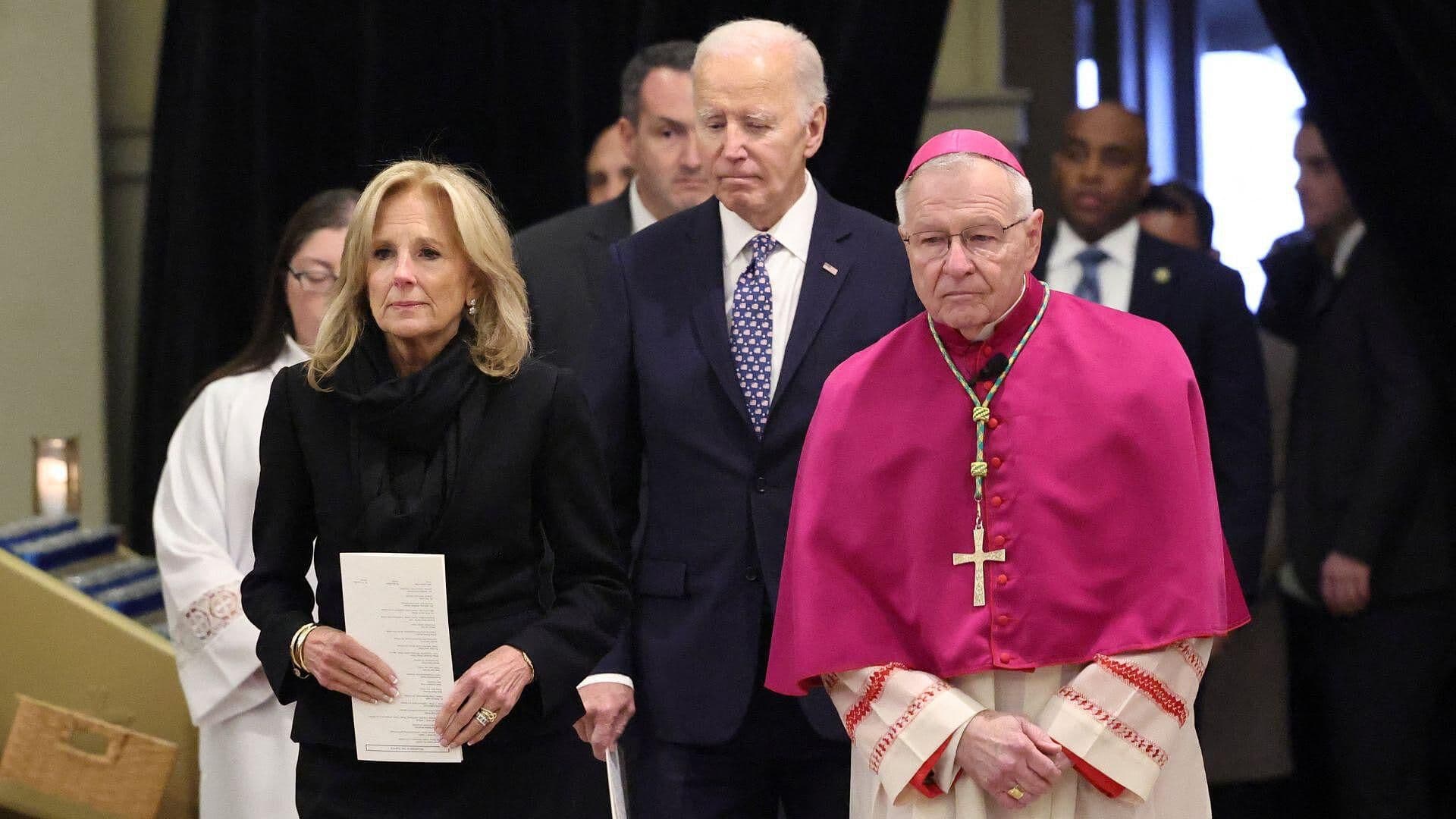 Joe Biden Asiste a Misa en Honor a las Víctimas de Ataque Terrorista de Nueva Orleans