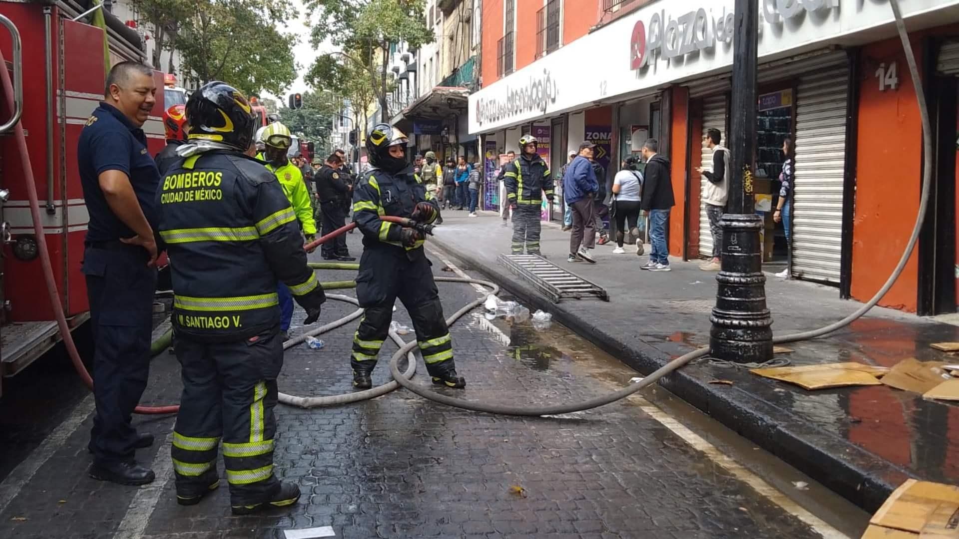 Controlan Incendio en Plaza de la Tecnología en Colonia Centro, CDMX