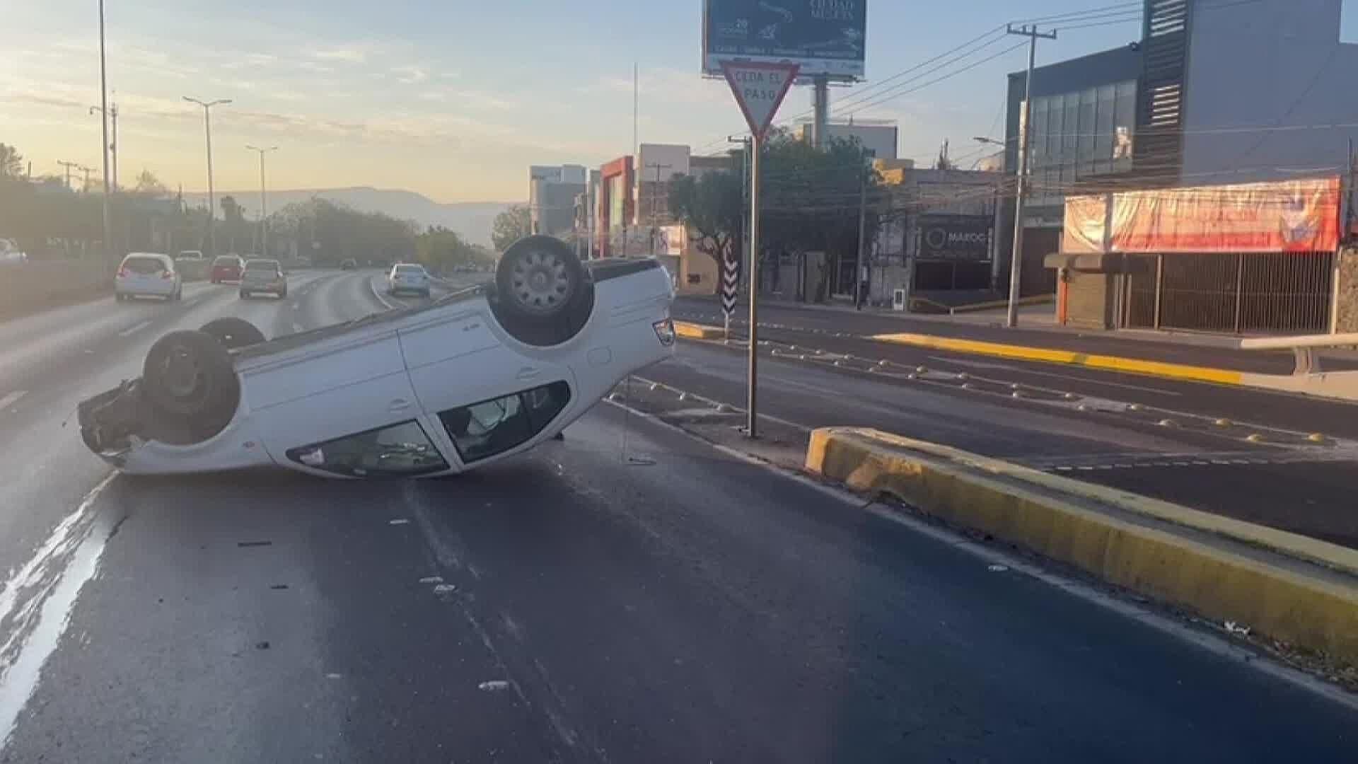 Se Registró una Volcadura en el Fray Junípero Serra y Bernardo Quintana en Querétaro
