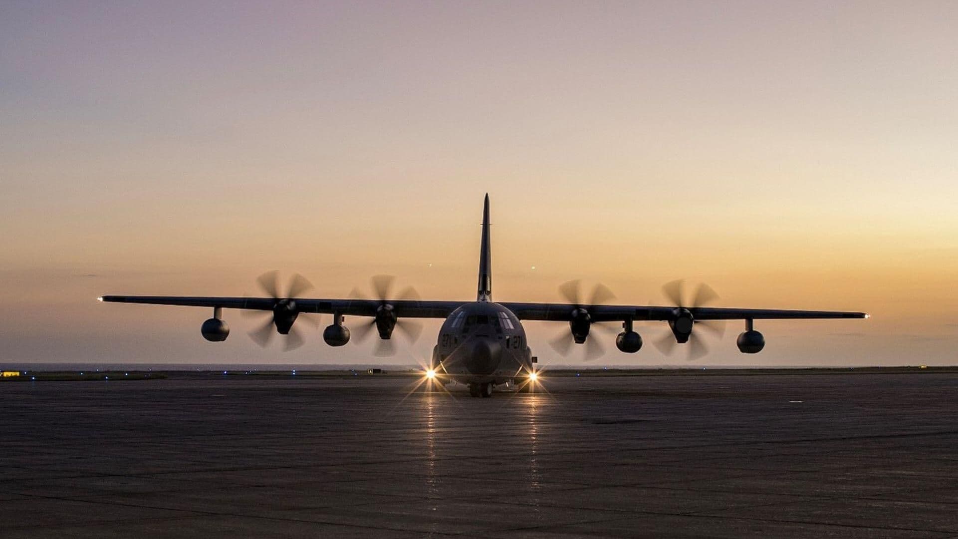 EUA Manda Primer Vuelo con Migrantes Arrestados a Guantánamo, en Cuba
