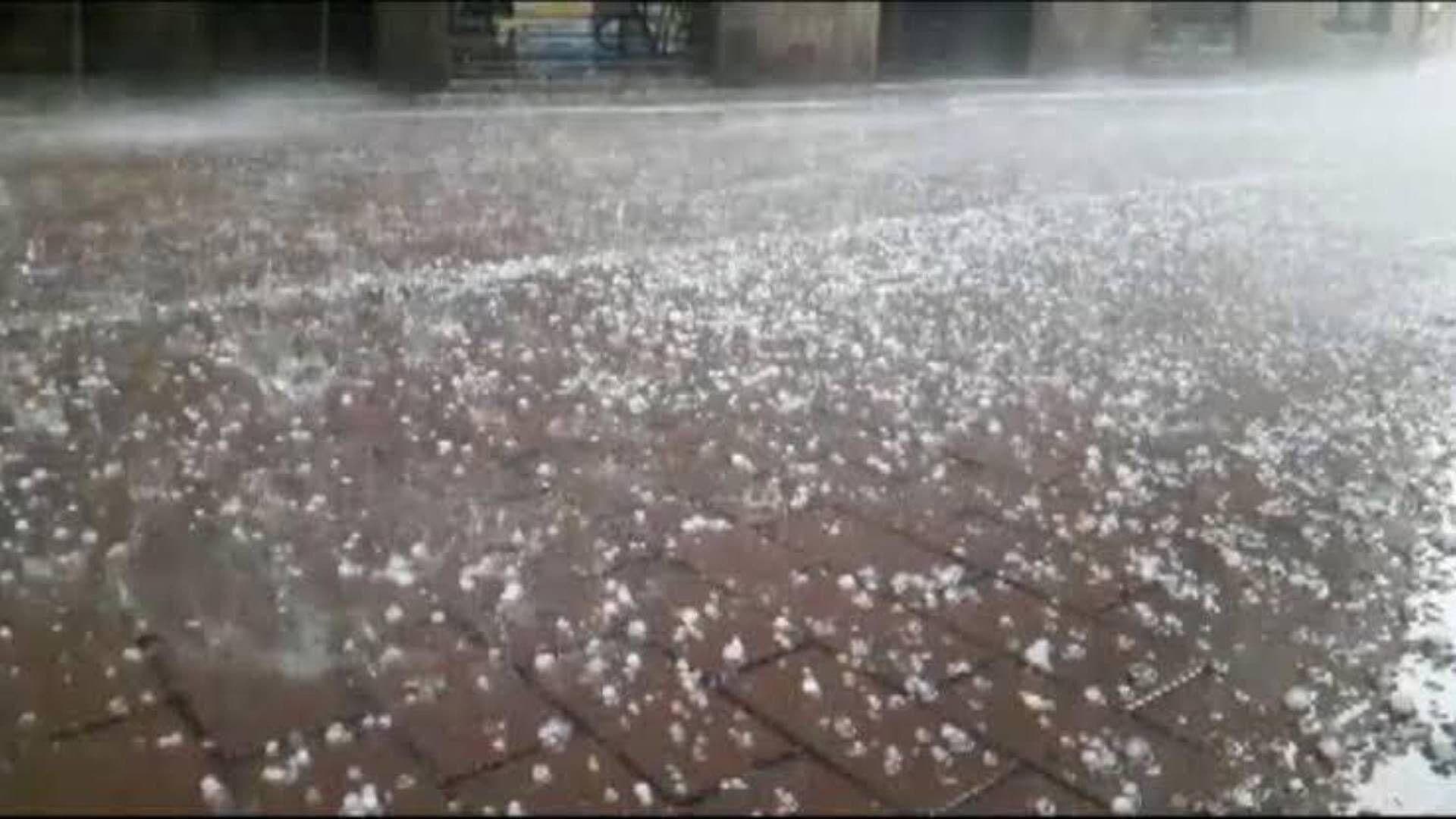 Lluvia Provoca Encharcamientos en la Av. José López Portillo en Tultitlán, Edomex