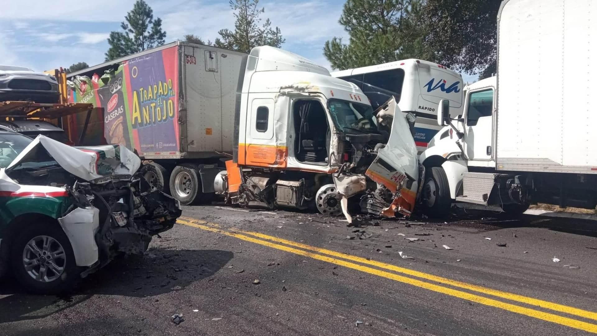 Cierre Total en Autopista Amozoc-Perote por Accidente Múltiple