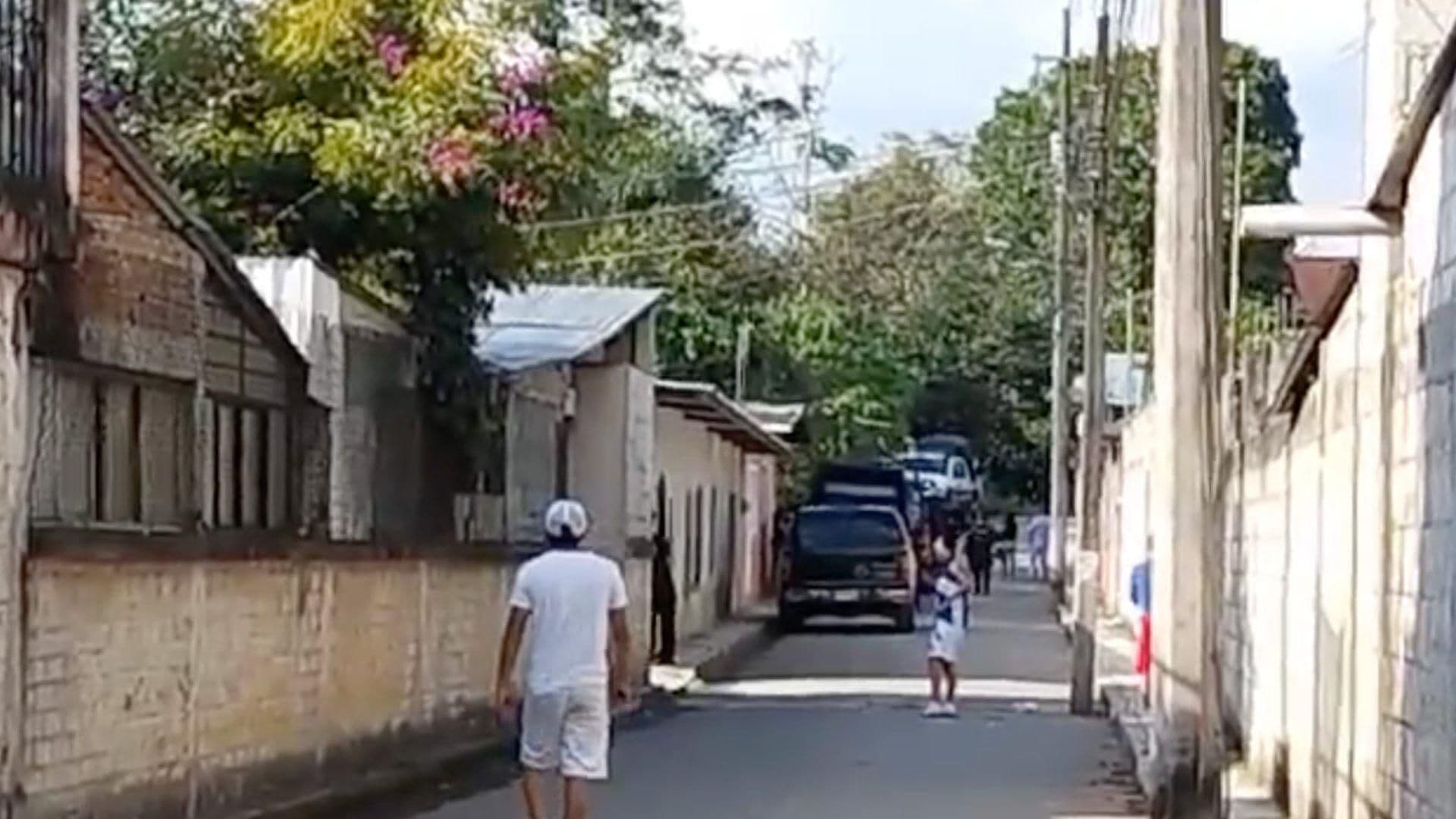 Hombre Prende Fuego a Vivienda y Agrede a Disparos a Policías en Rafael Delgado; Más Tarde Murió