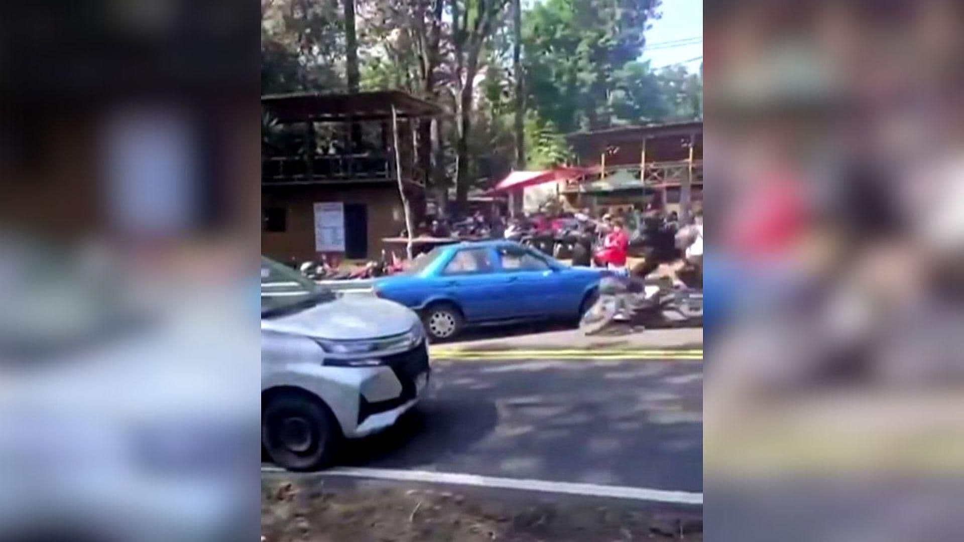 Motocicleta Invade Carril y Choca de Frente Contra Auto en la México-Cuernavaca