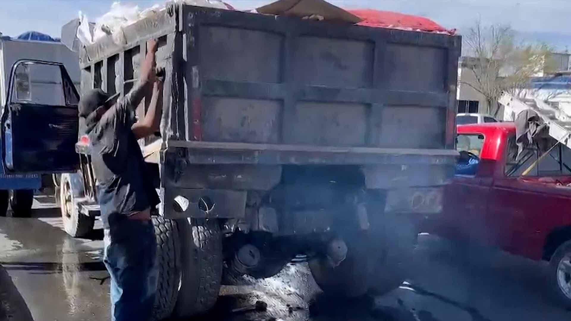 Tractocamión se Incendia en Bulevar Luis Echeverría en Saltillo