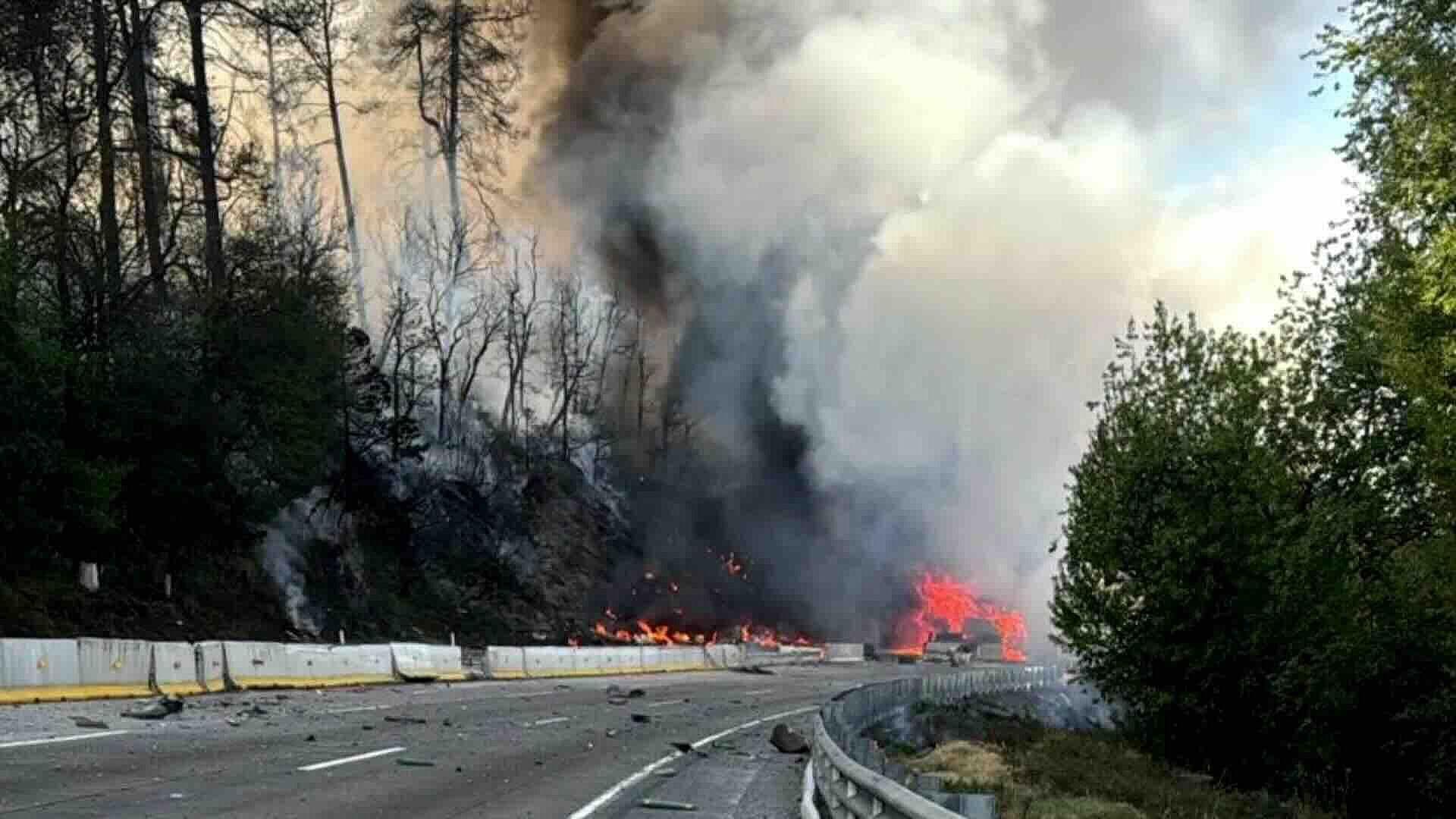 Un Choque Múltiple por Alcance e Incendio Provoca Cierre de la ...