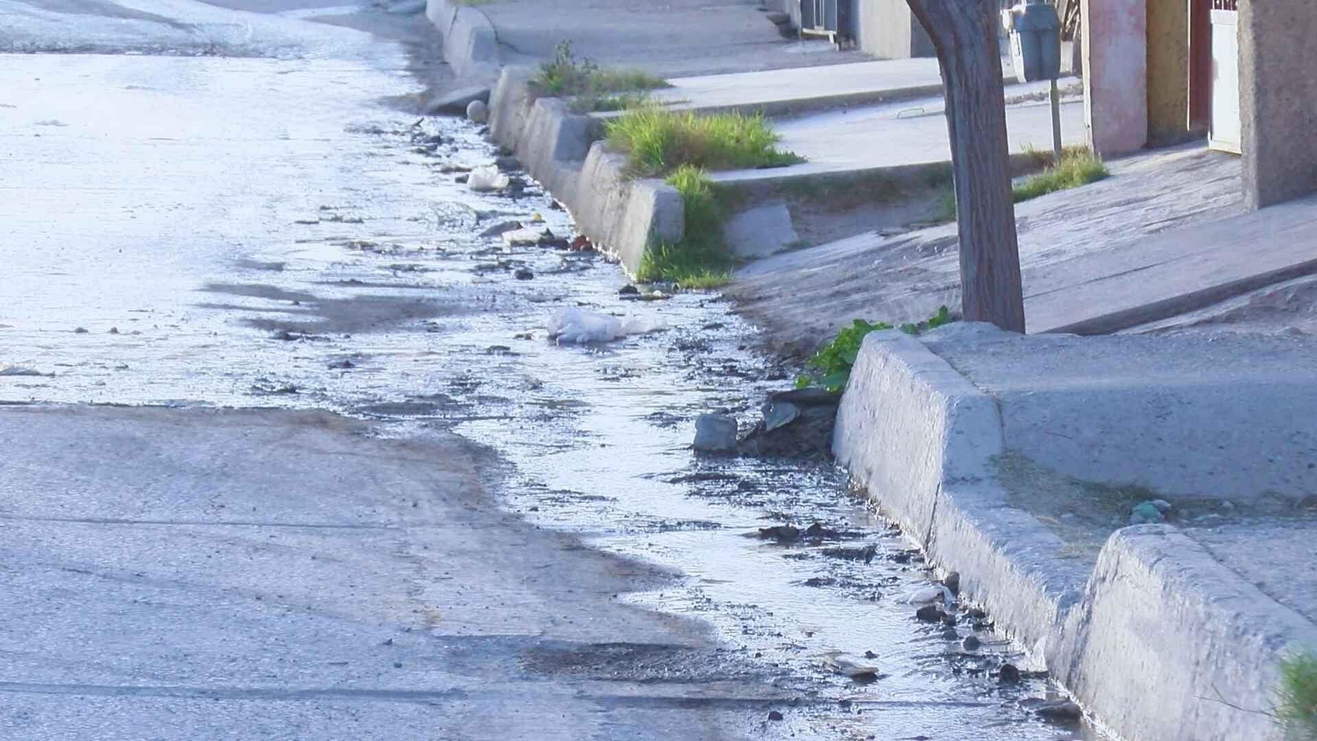 Vecinos de Granjas de Chapultepec Denuncian Fugas Constantes de Aguas Negras