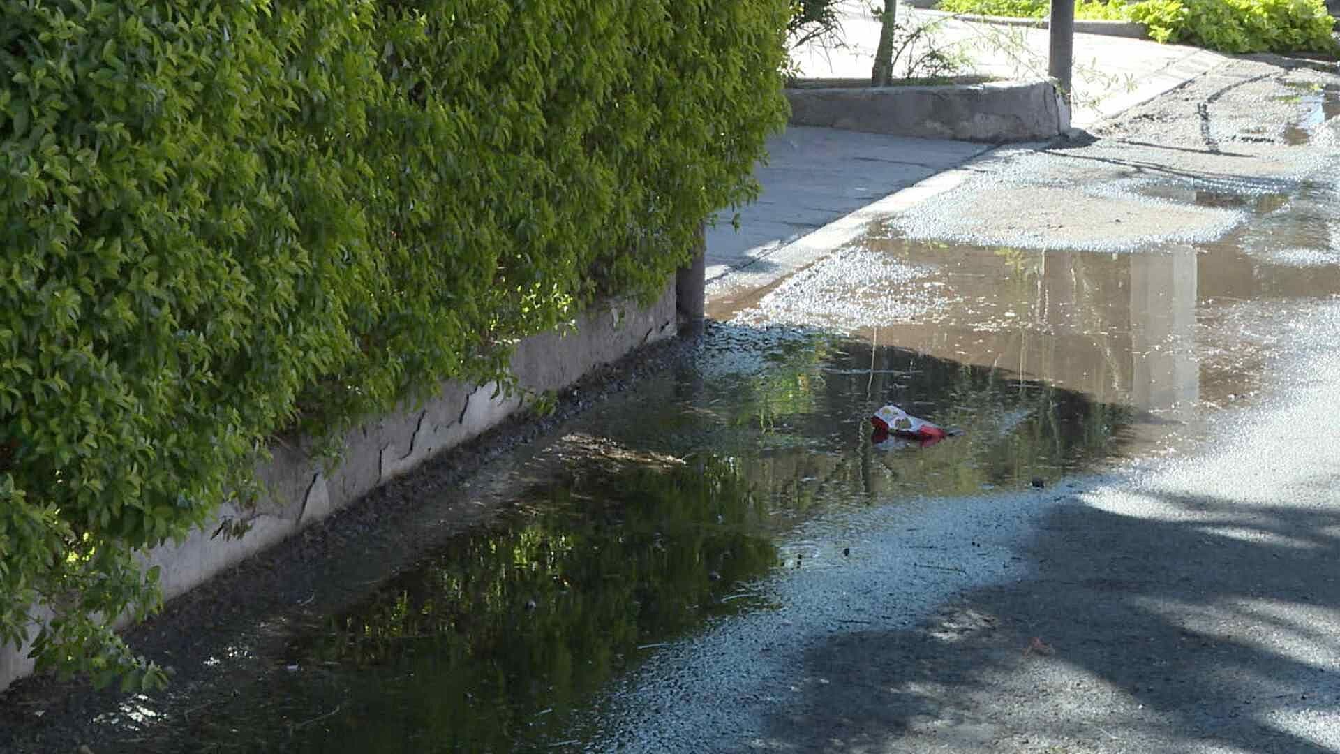 Vecinos Reportan Dos Fugas de Agua en Colonia Balderrama de Hermosillo