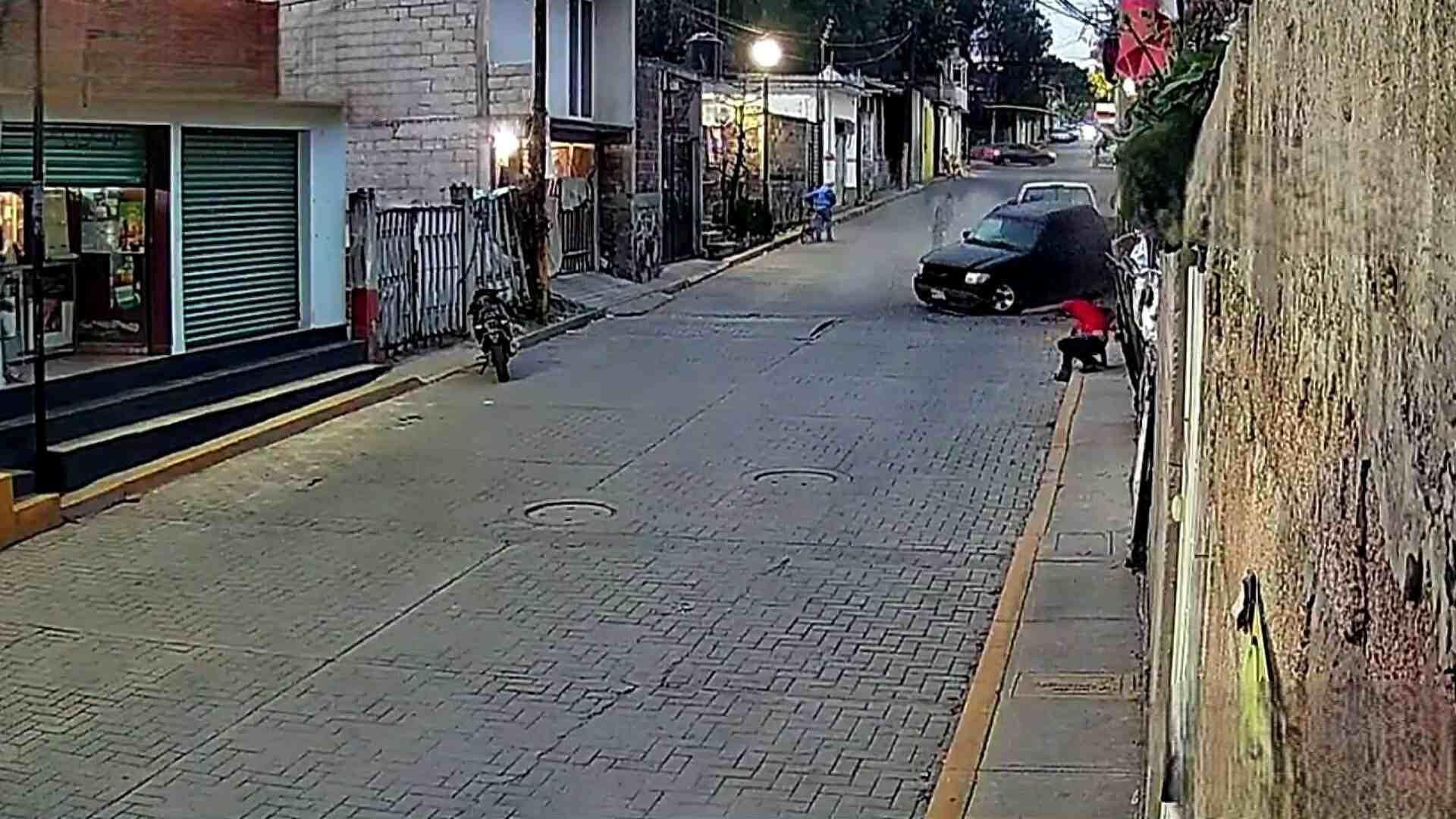 VIDEO: Conductor con Epilepsia Provoca Aparatoso Choque en Santa Isabel, Tultepec