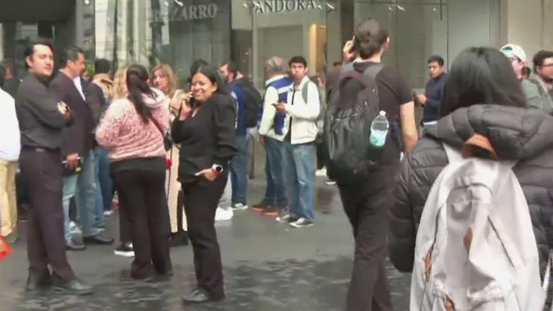 Atienden Fuga de Gas en Plaza Portal San Ángel en la CDMX