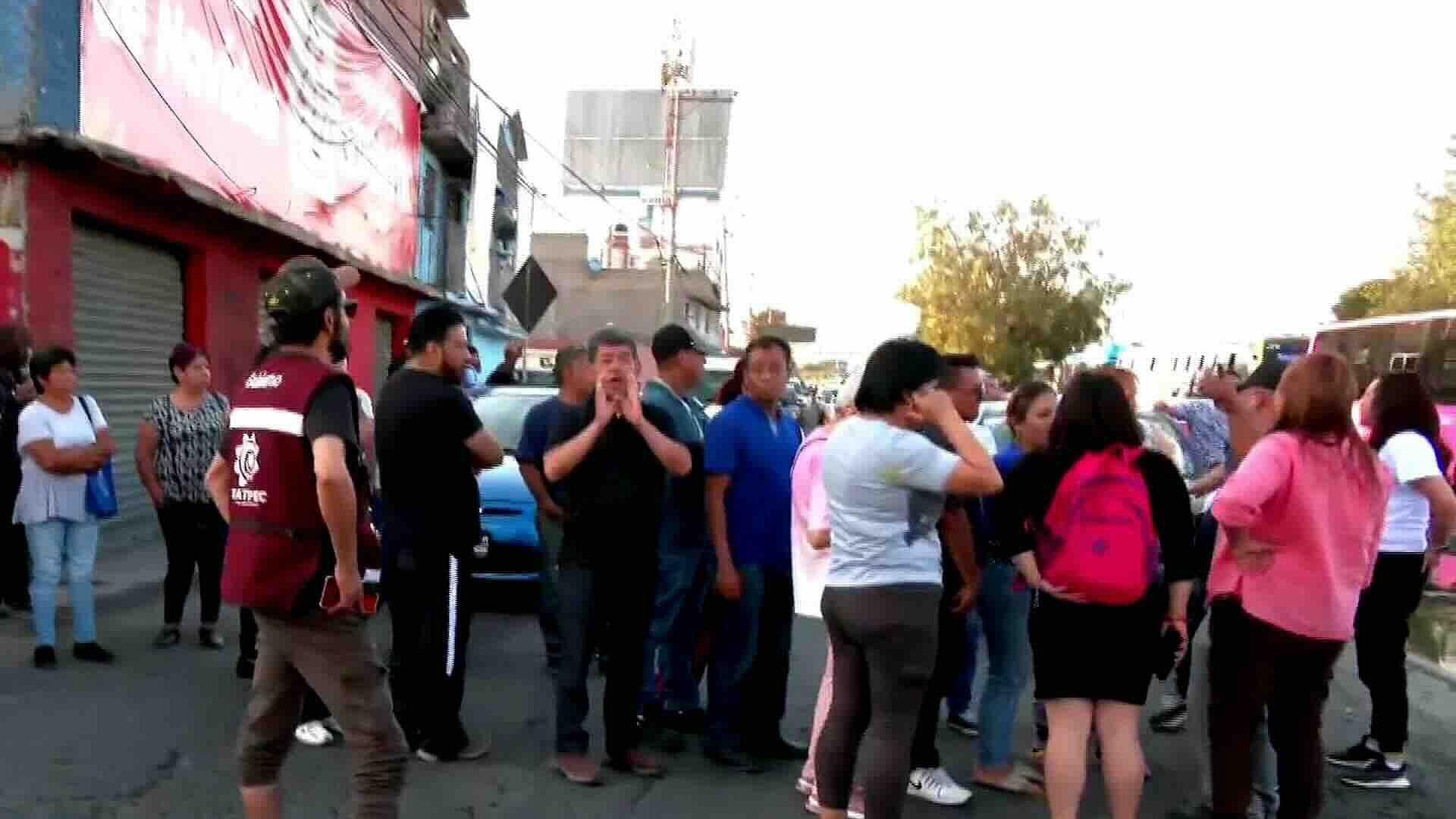 Vecinos Bloquean Eje Central y R1 en Ecatepec por Escasez de Agua