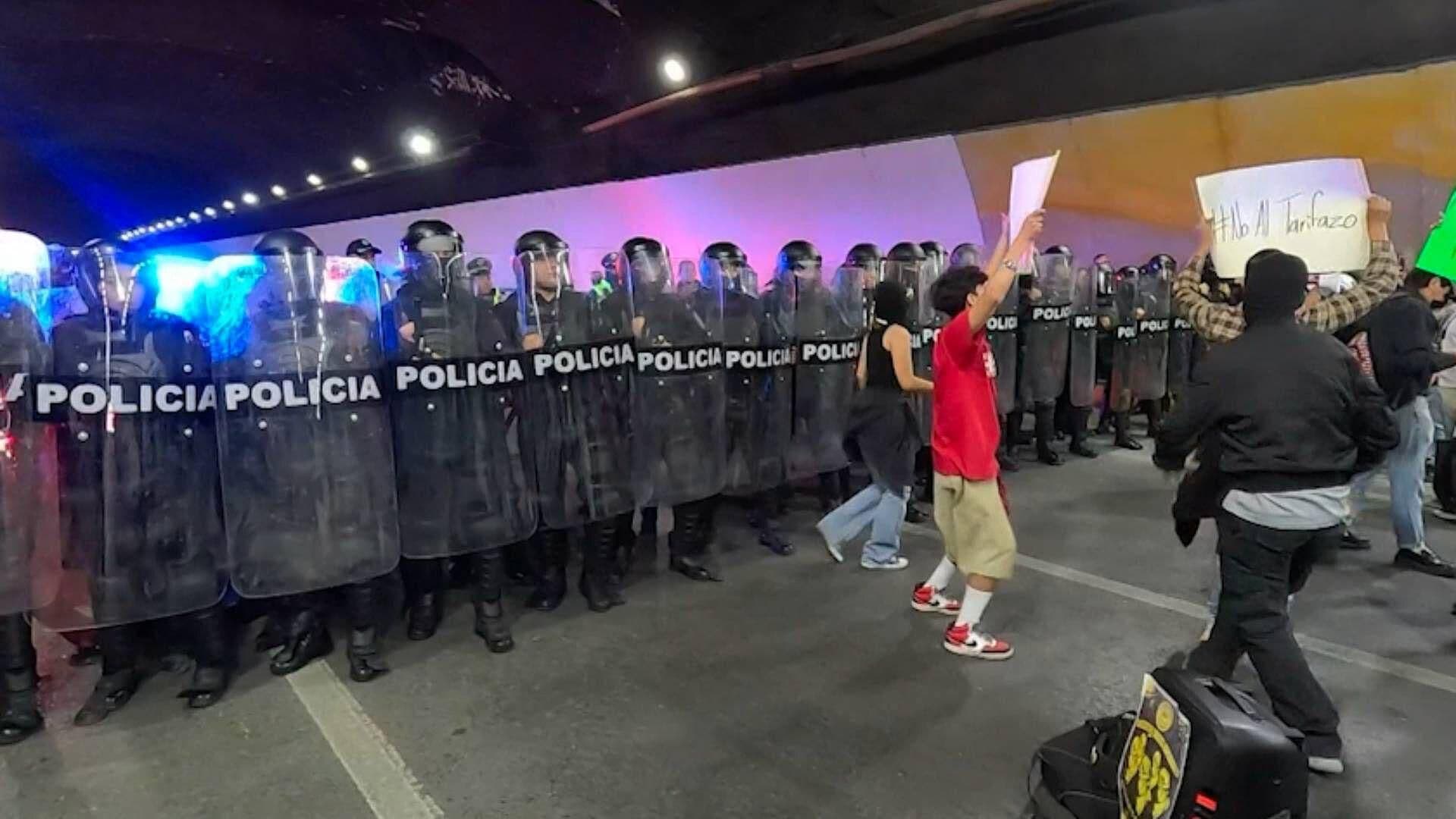 Manifestantes Bloquean Constitución, Cierran Túnel Protestan por "Tarifazo" a Transporte Público