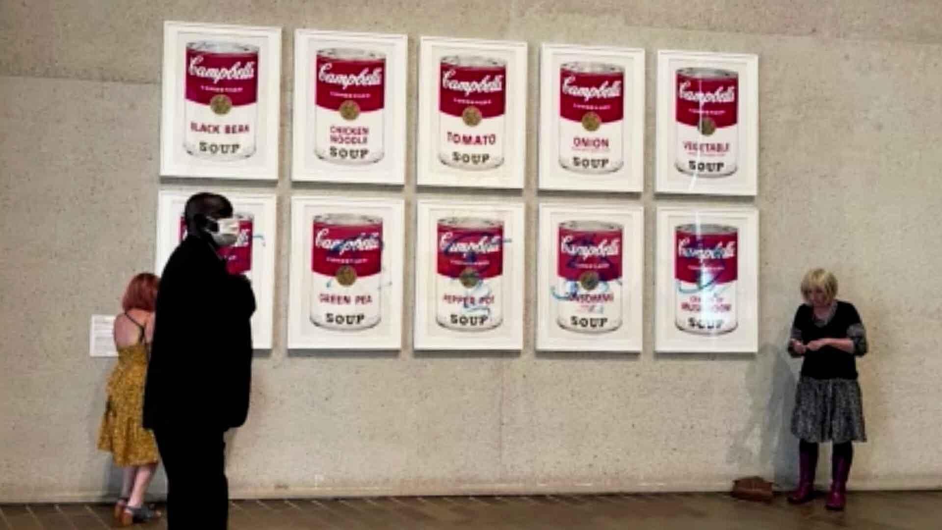 Activistas Manchan Famosa Obra de Andy Warhol