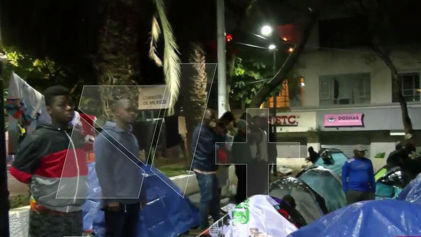 INM Negocia con Migrantes en la Plaza Giordano Bruno