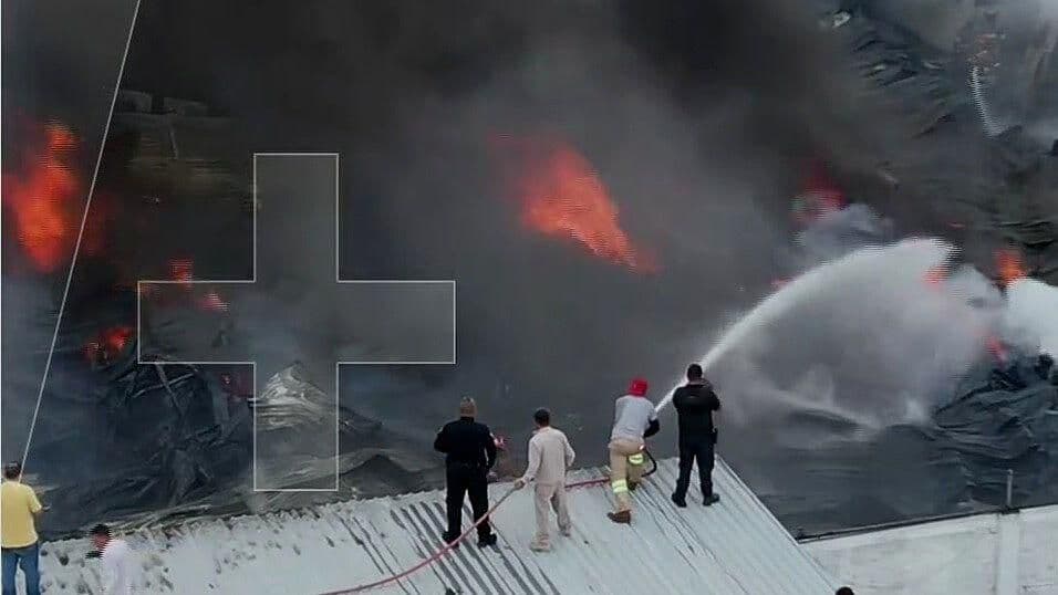 Bomberos de CDMX Combaten Incendio en Xalostoc, Estado de México