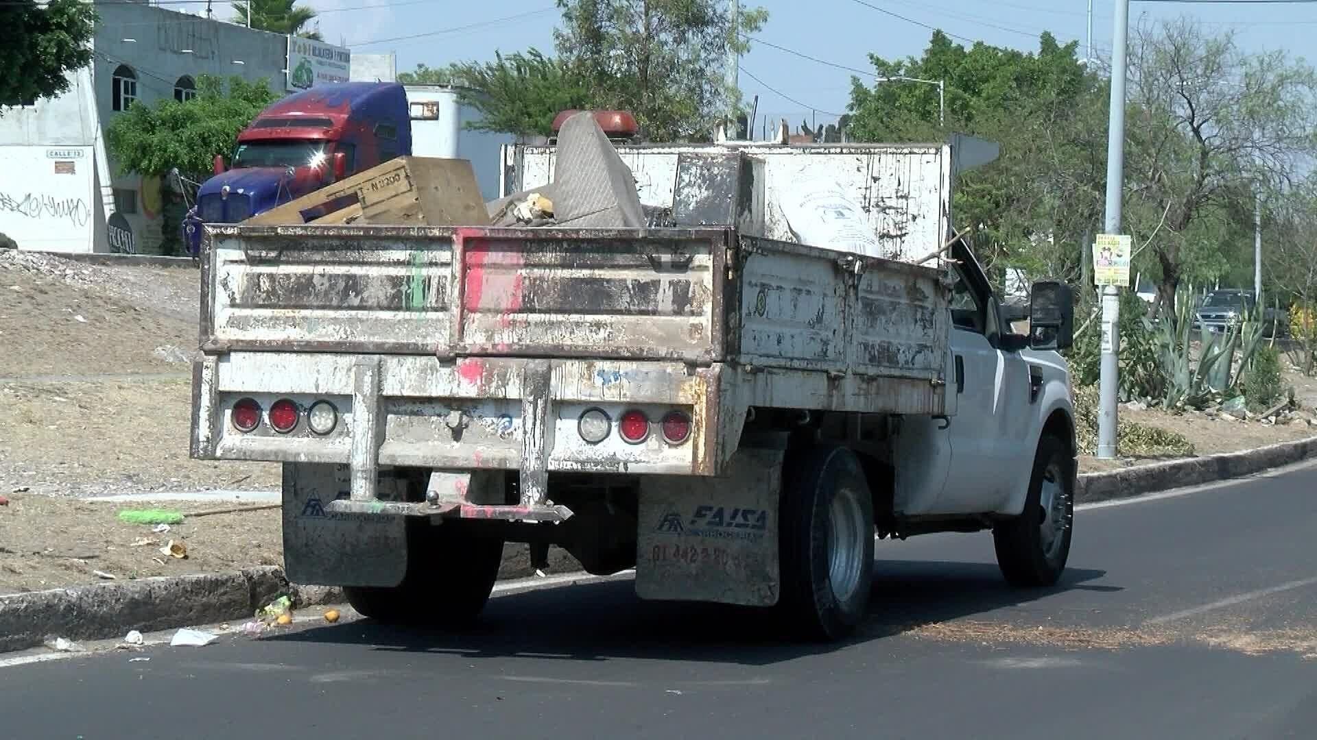 Vecinos de Lomas de Casa Blanca no Respetan los Puntos ni los Días para Sacar sus Residuos