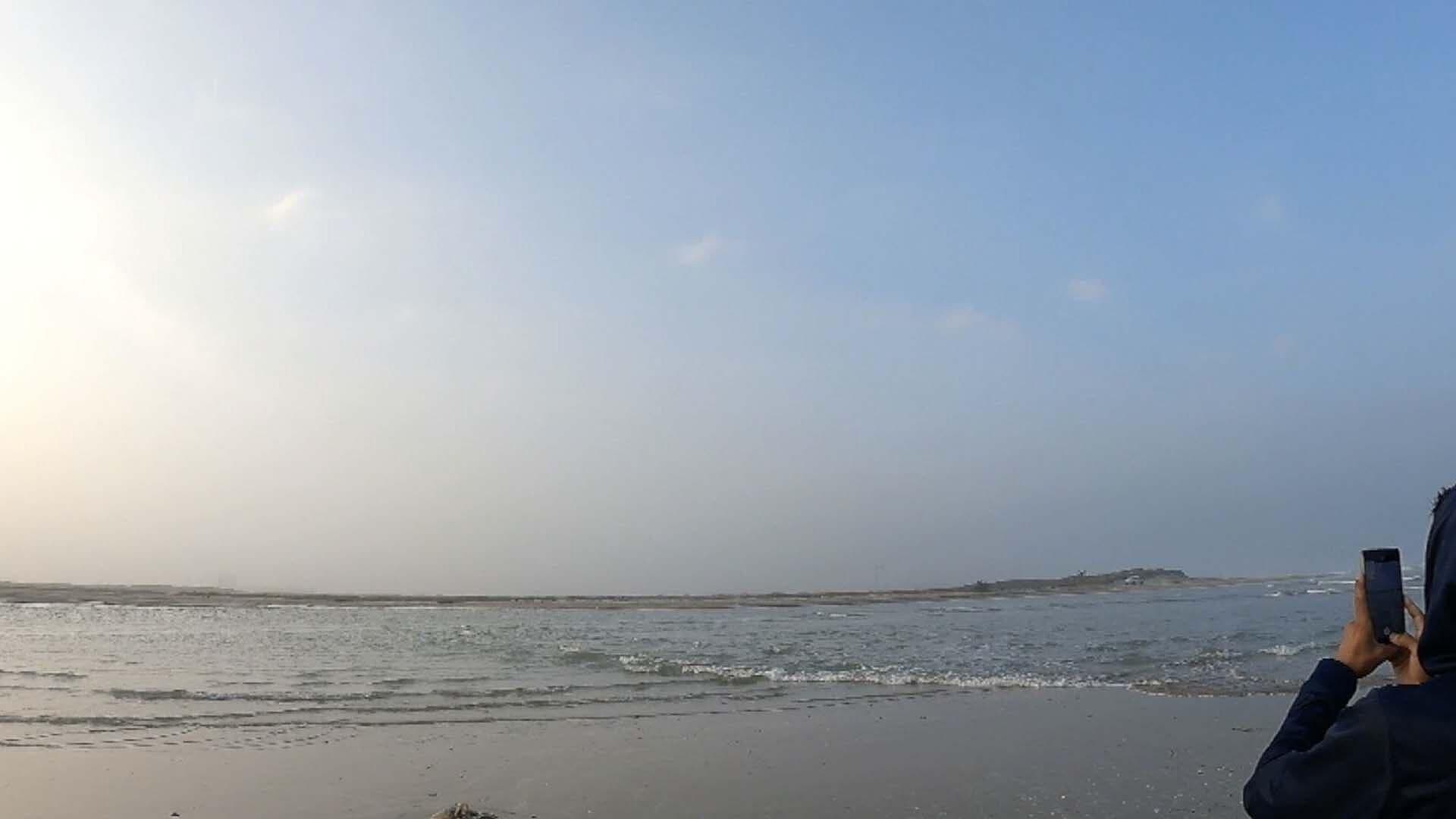 Familias de Otros Estados Visitan Playa Bagdad; Lanzamiento de SpaceX fue Postergado