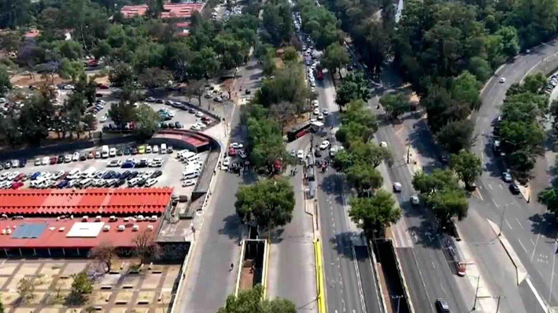 Estudiantes de la FES Aragón Liberan Circulación en Insurgentes Sur