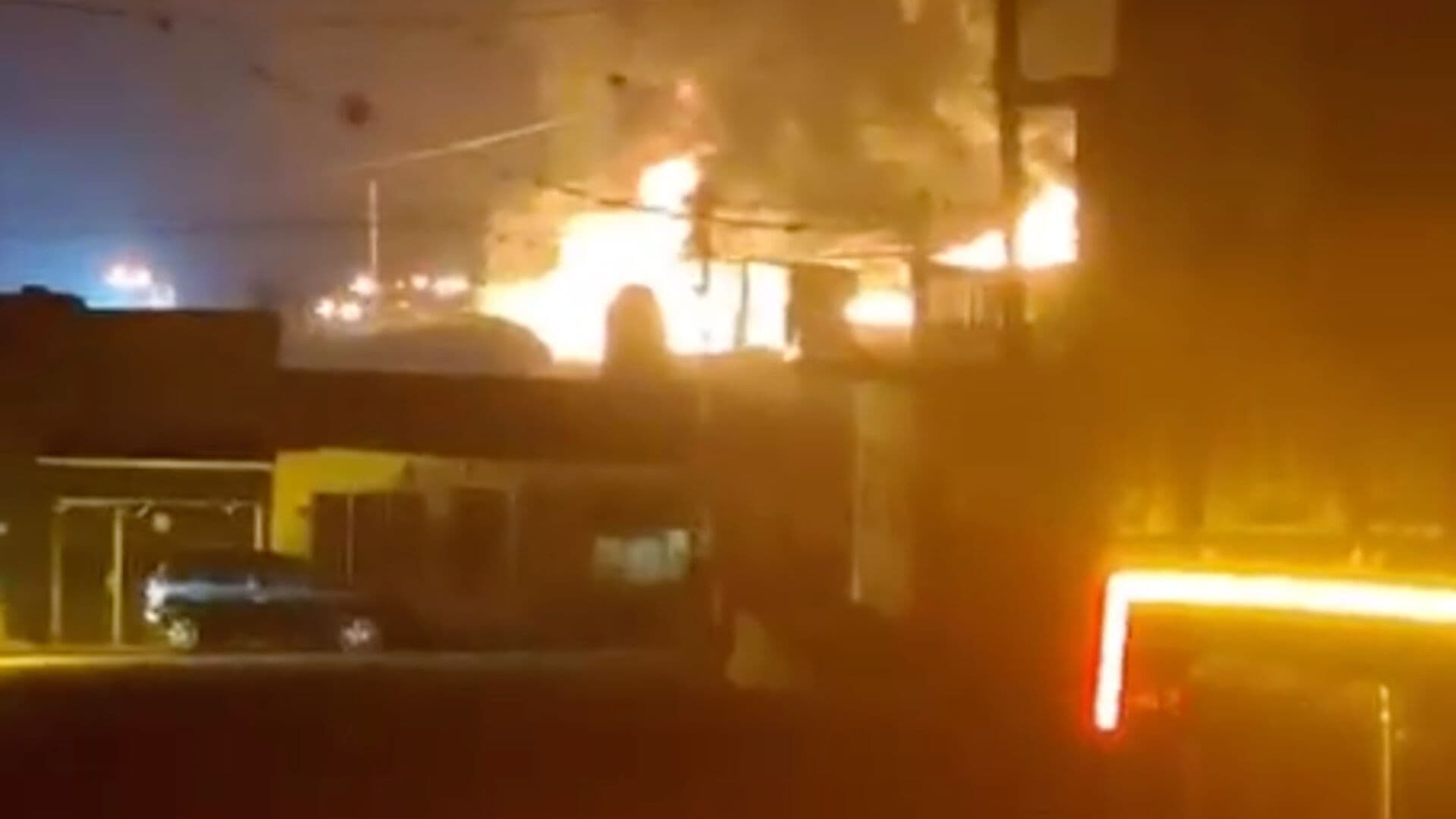 Incendio Consume Totalmente Vulcanizadora en Amatlán, Veracruz