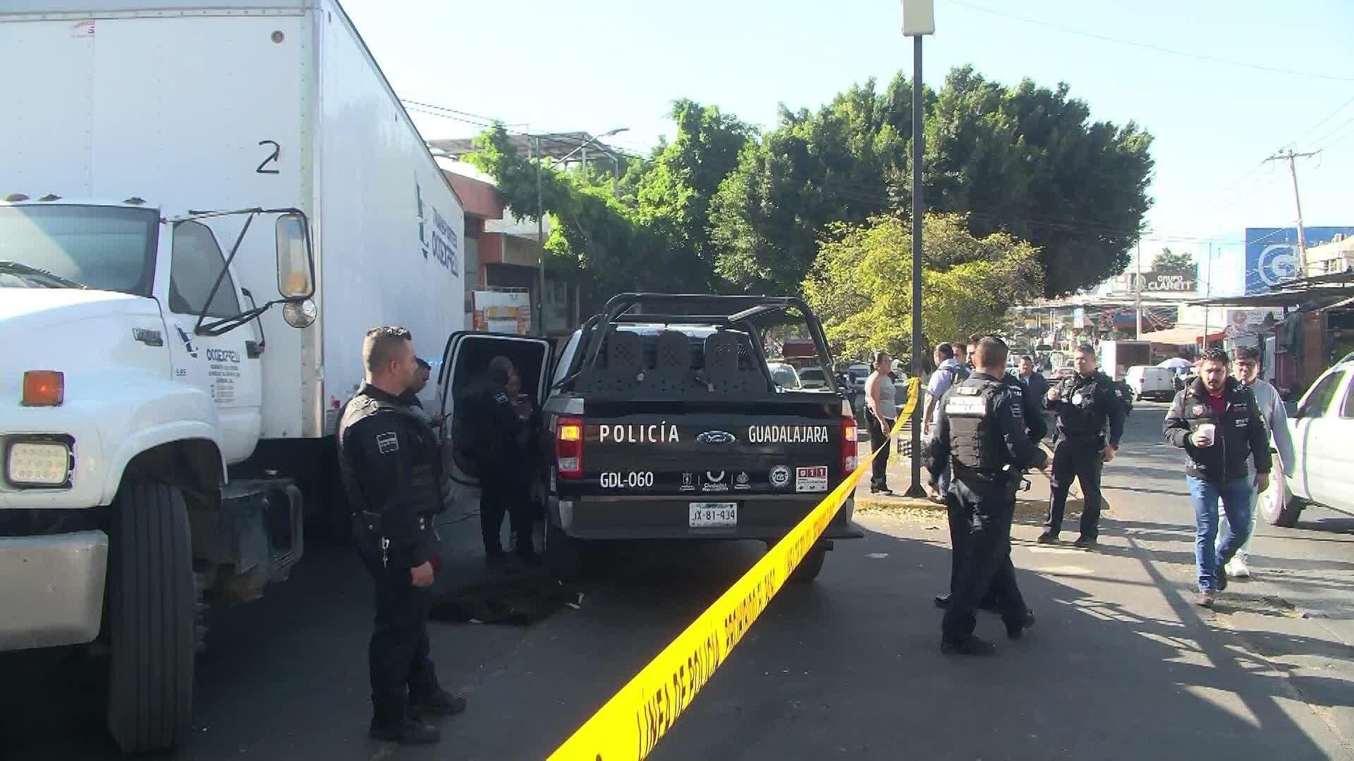 Aseguran Camión Robado en el Mercado de Abastos en Guadalajara y Detienen a uno de los Ladrones