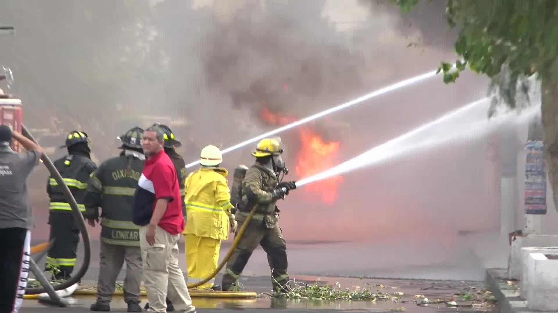 Investigan si el Incendio en la Tarimera en la Carretera 57 en SLP fue Accidente o Provocado