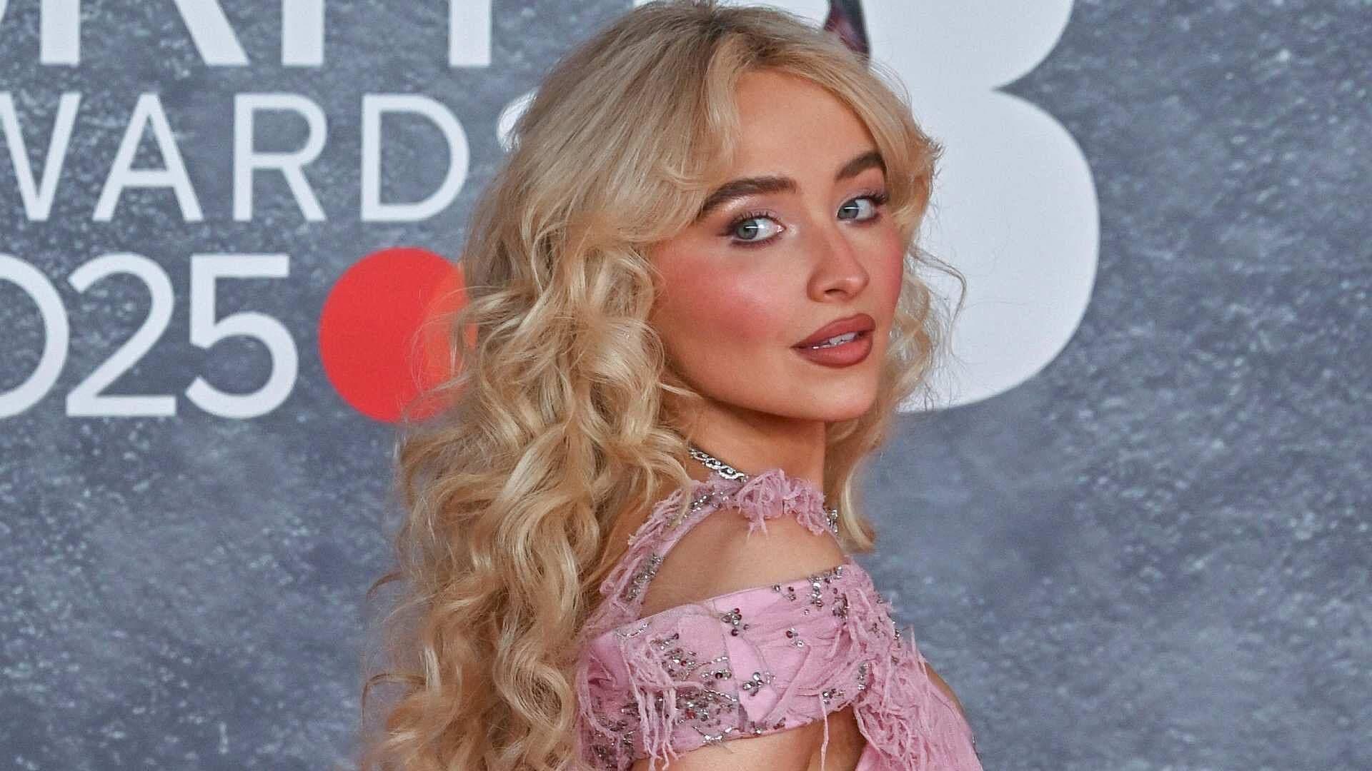 Sabrina Carpenter "Arresta" a Salma Hayek y Momento se Hace Viral
