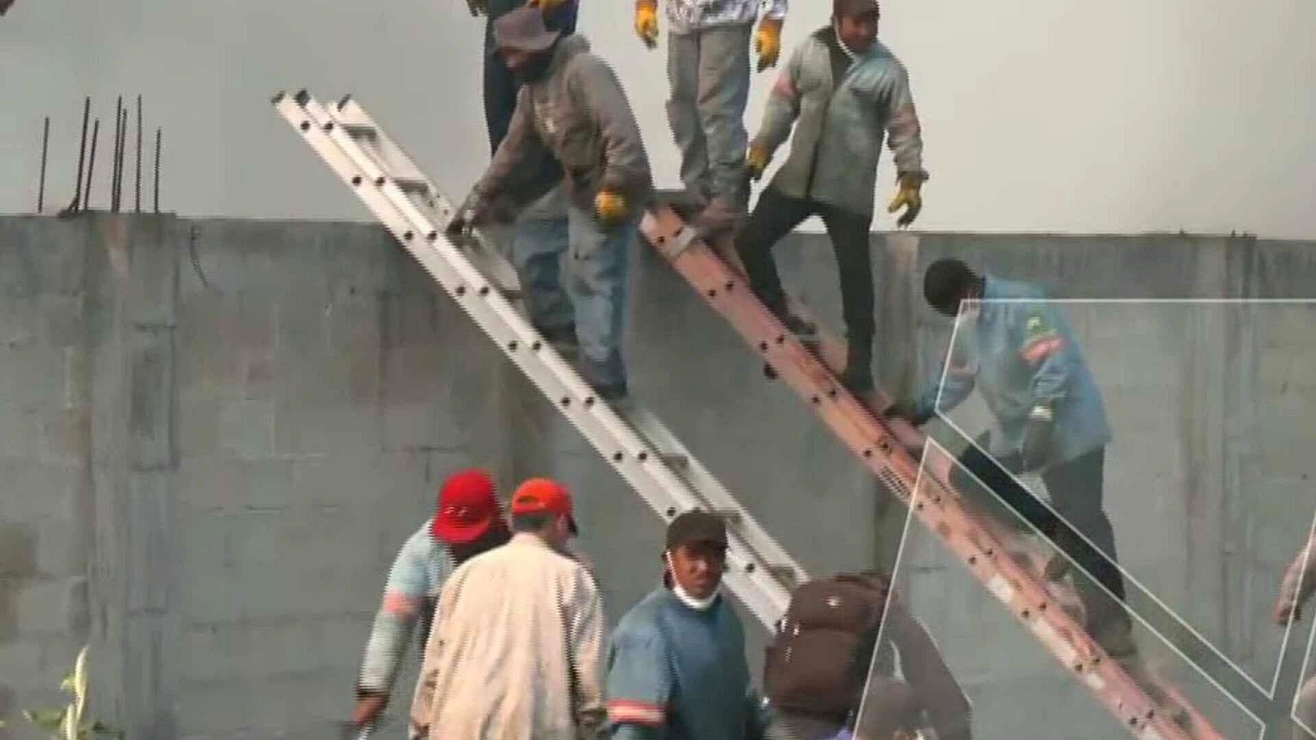 Trabajadores se Suman a Labores para Sofocar Incendio en Xonacatlán, Edomex