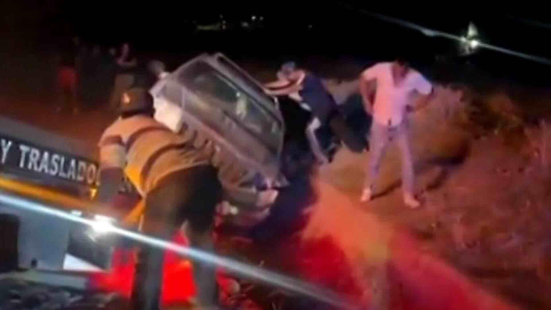 Camioneta Cae a un Canal en Avenida Prolongación Río Nazas, Jalisco