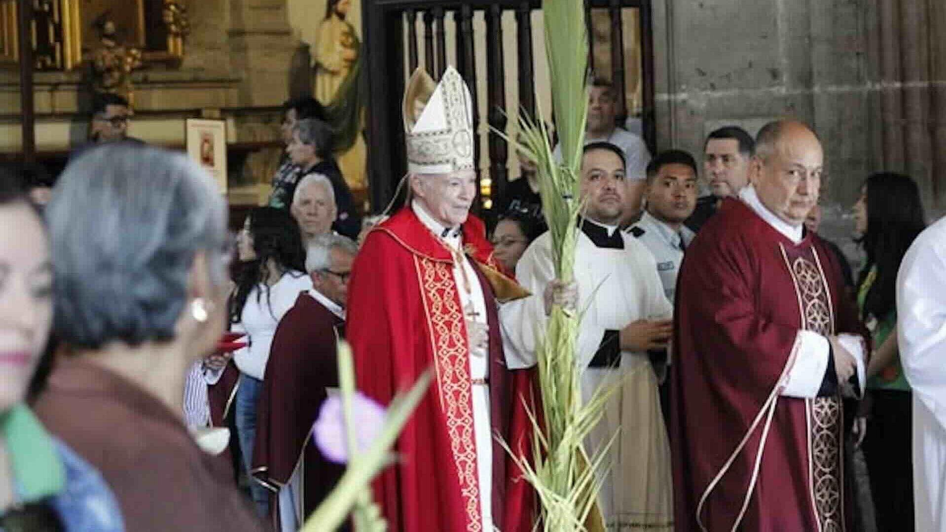 Miles de Creyentes Asisten a la Misa del Domingo de Ramos en la Catedral Metropolitana de la CDM
