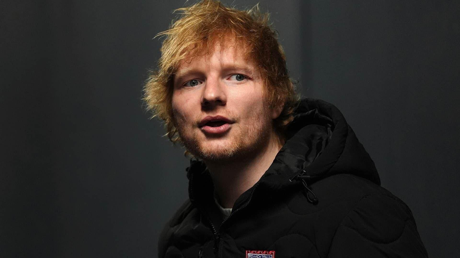 Ed Sheeran se Relaja en su Propio Pueblo